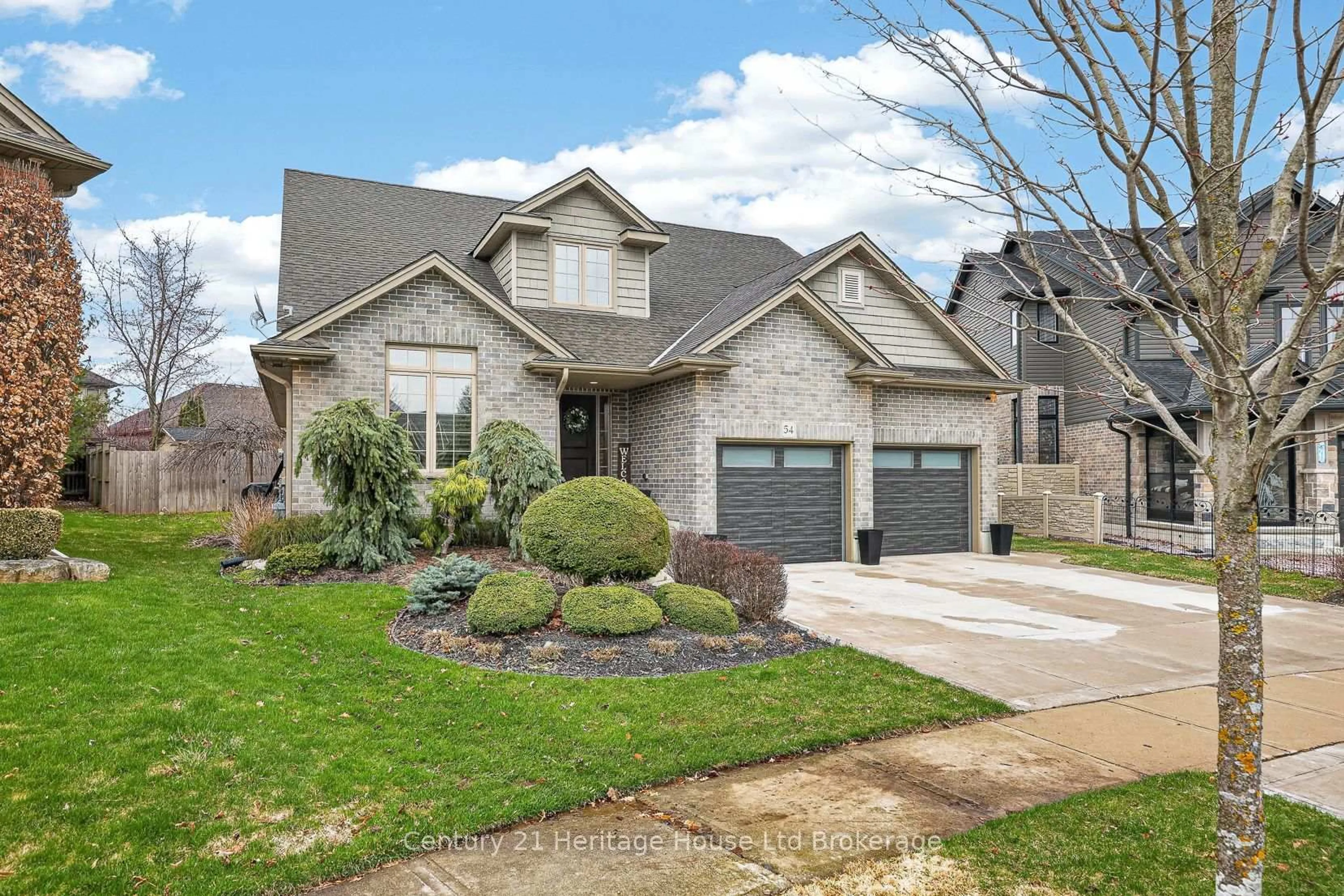 Home with brick exterior material, street for 54 Westview Crt, Woodstock Ontario N4T 0B8