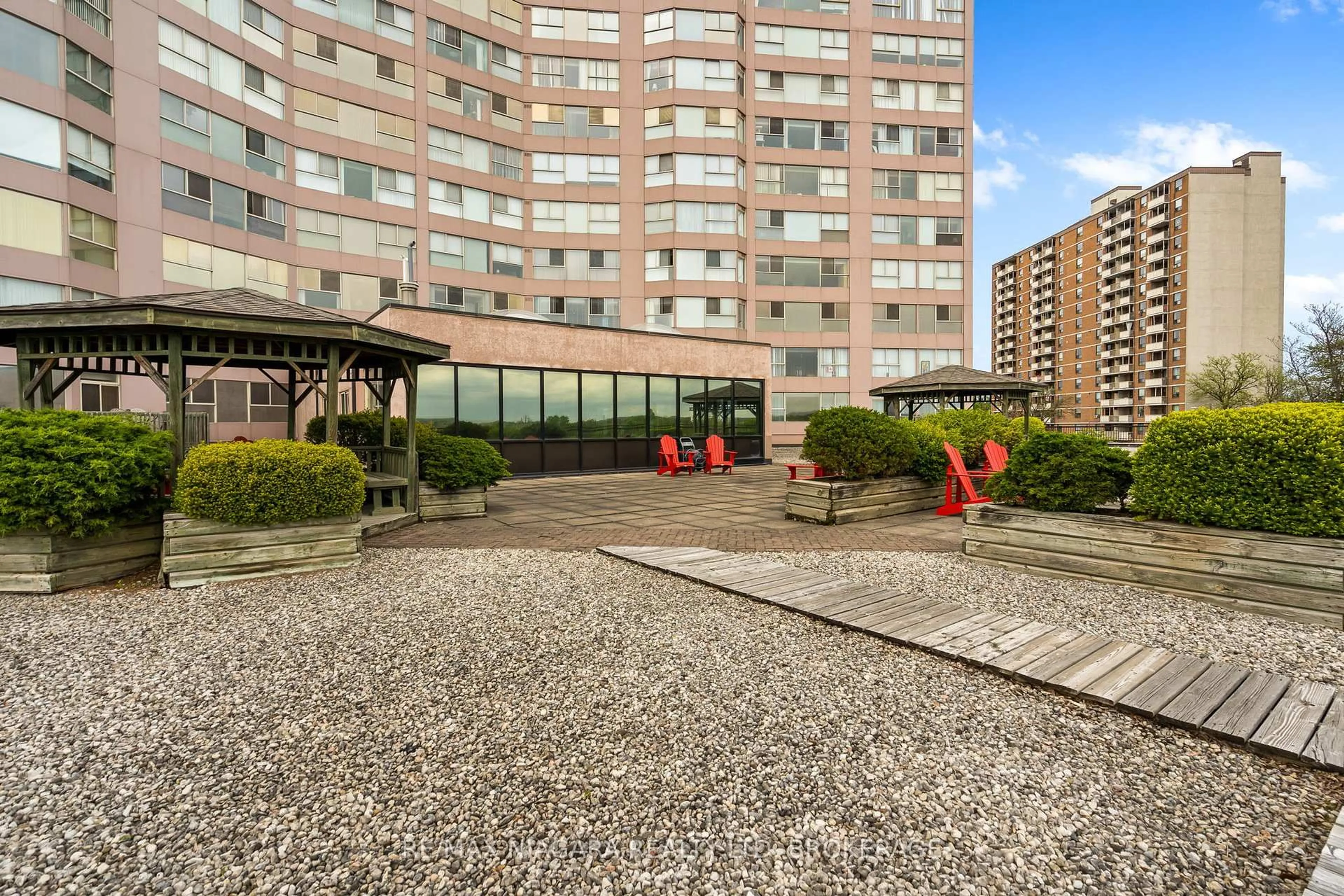 Patio, unknown for 7 Gale Cres #B5, St. Catharines Ontario L2R 7M8