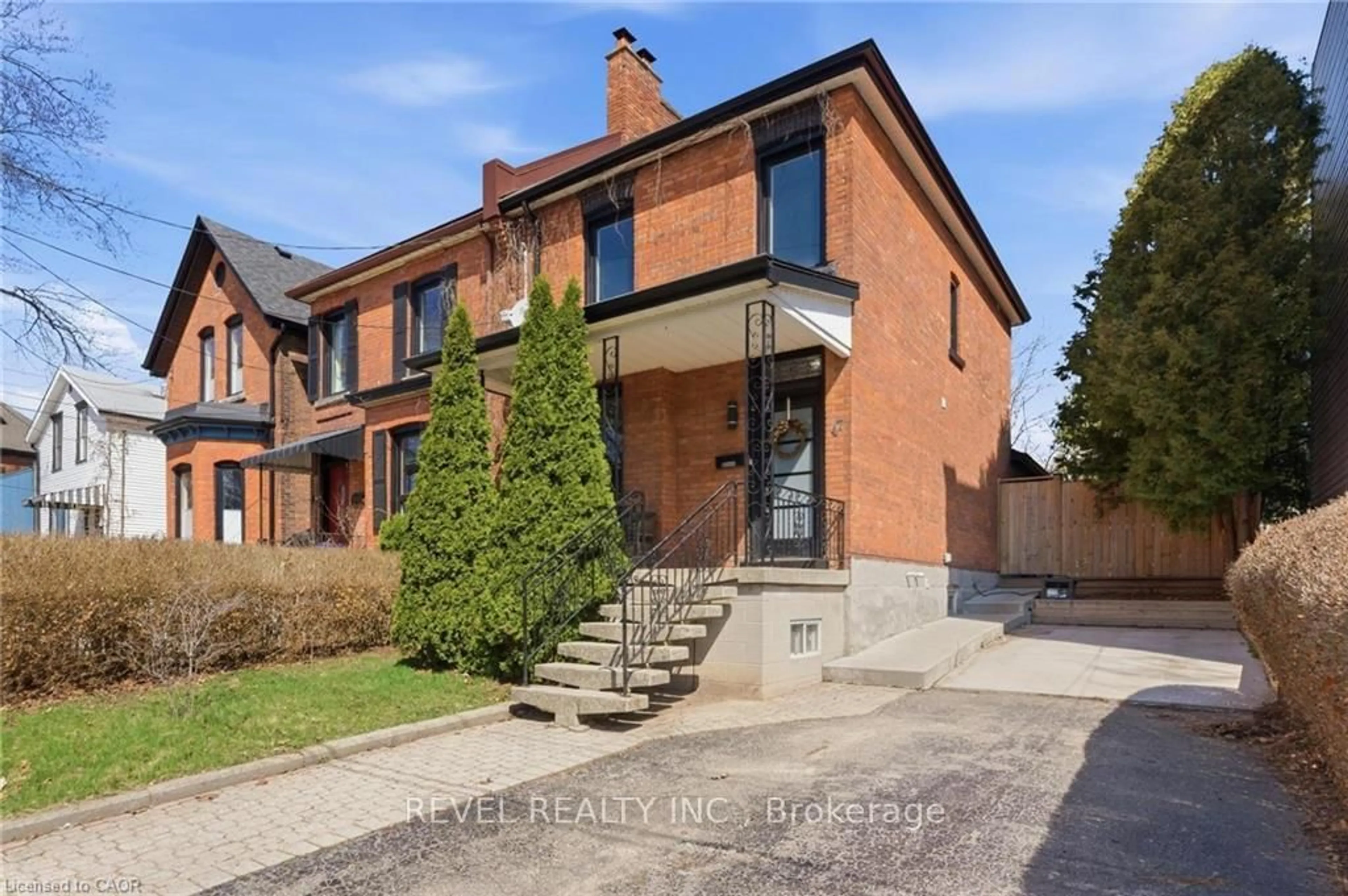 Home with brick exterior material, street for 47 Wood St, Hamilton Ontario L8L 3Y2