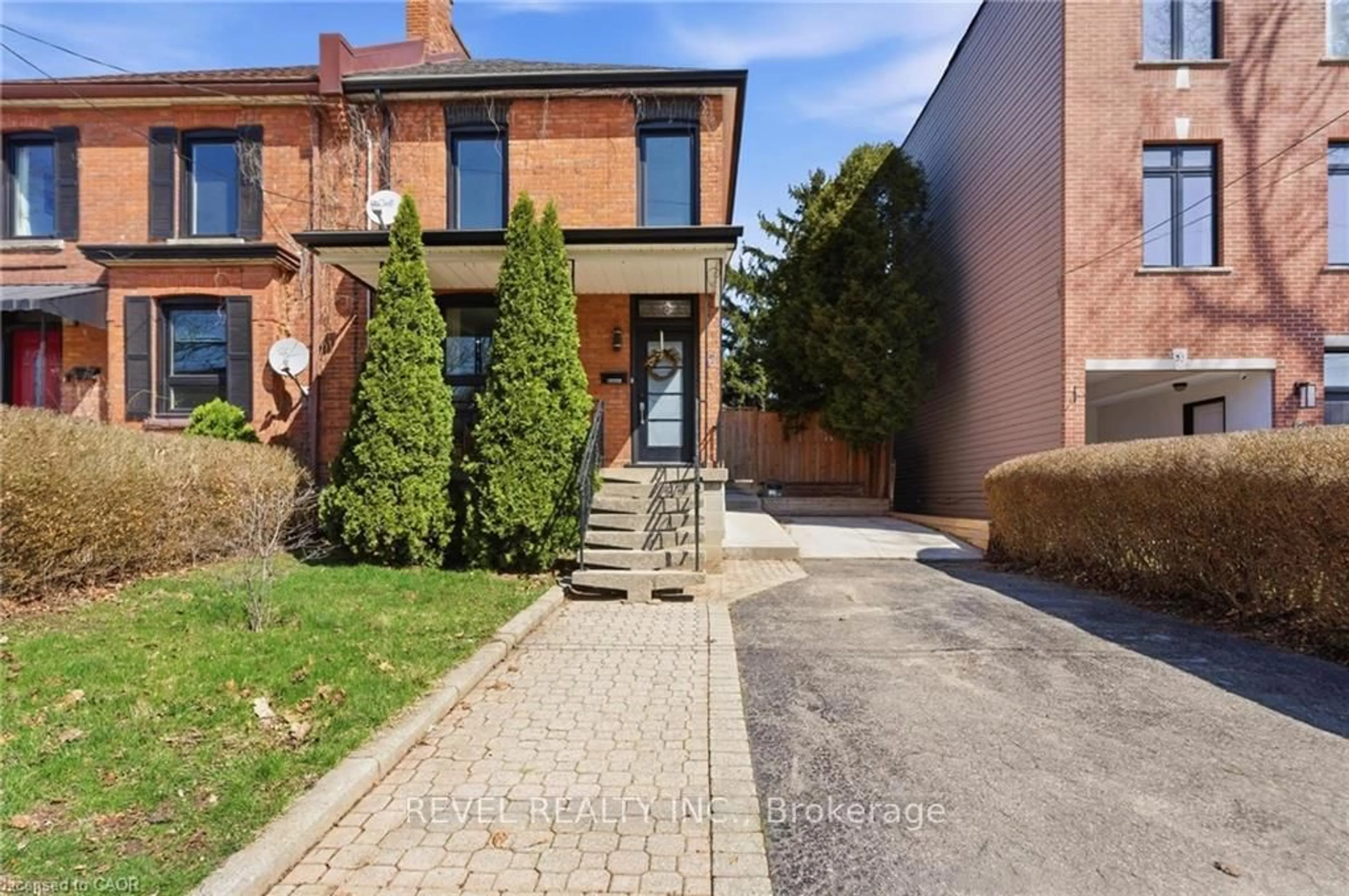 Home with brick exterior material, street for 47 Wood St, Hamilton Ontario L8L 3Y2