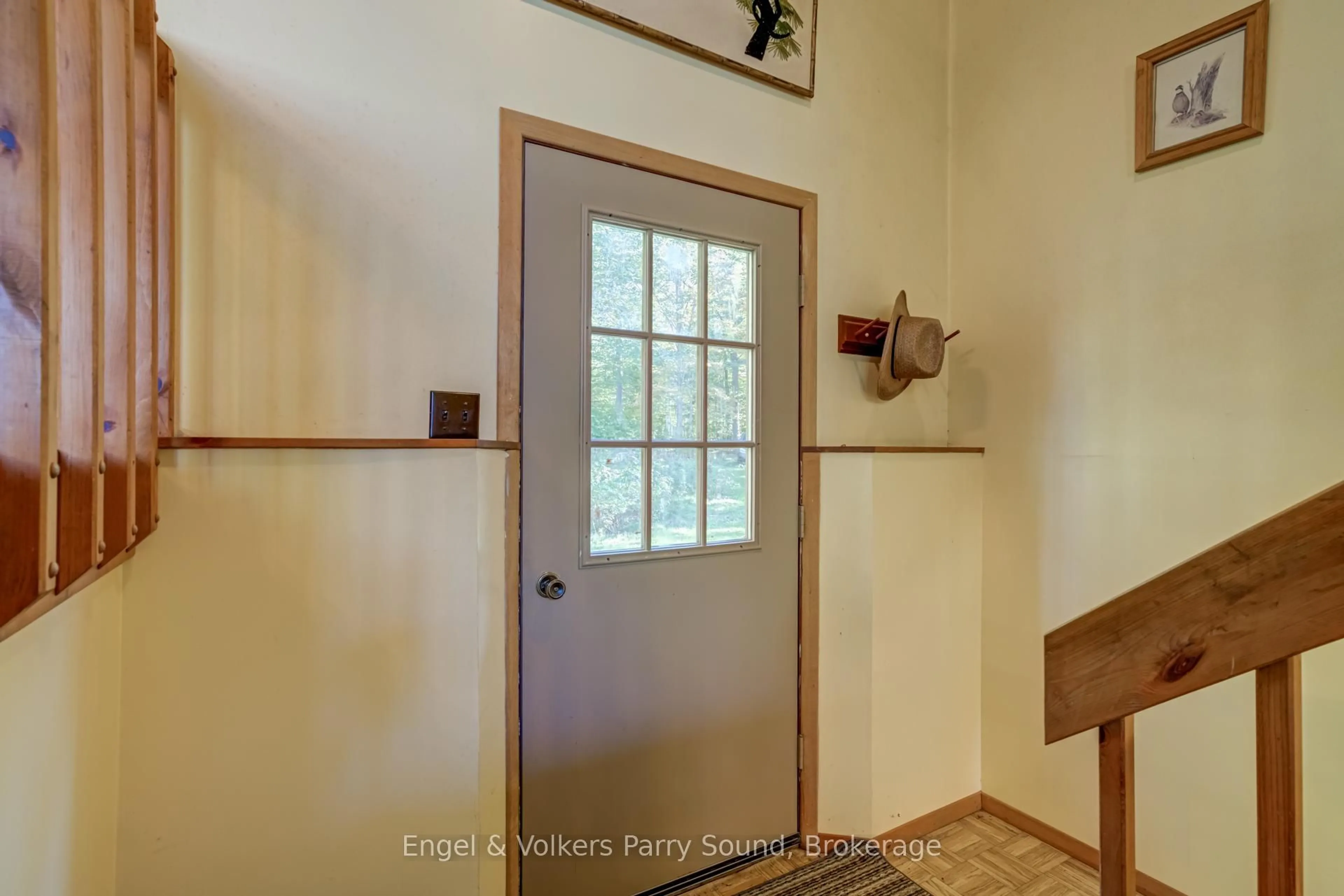 Indoor entryway for 5 Beech Ave, Carling Ontario P0G 1G0