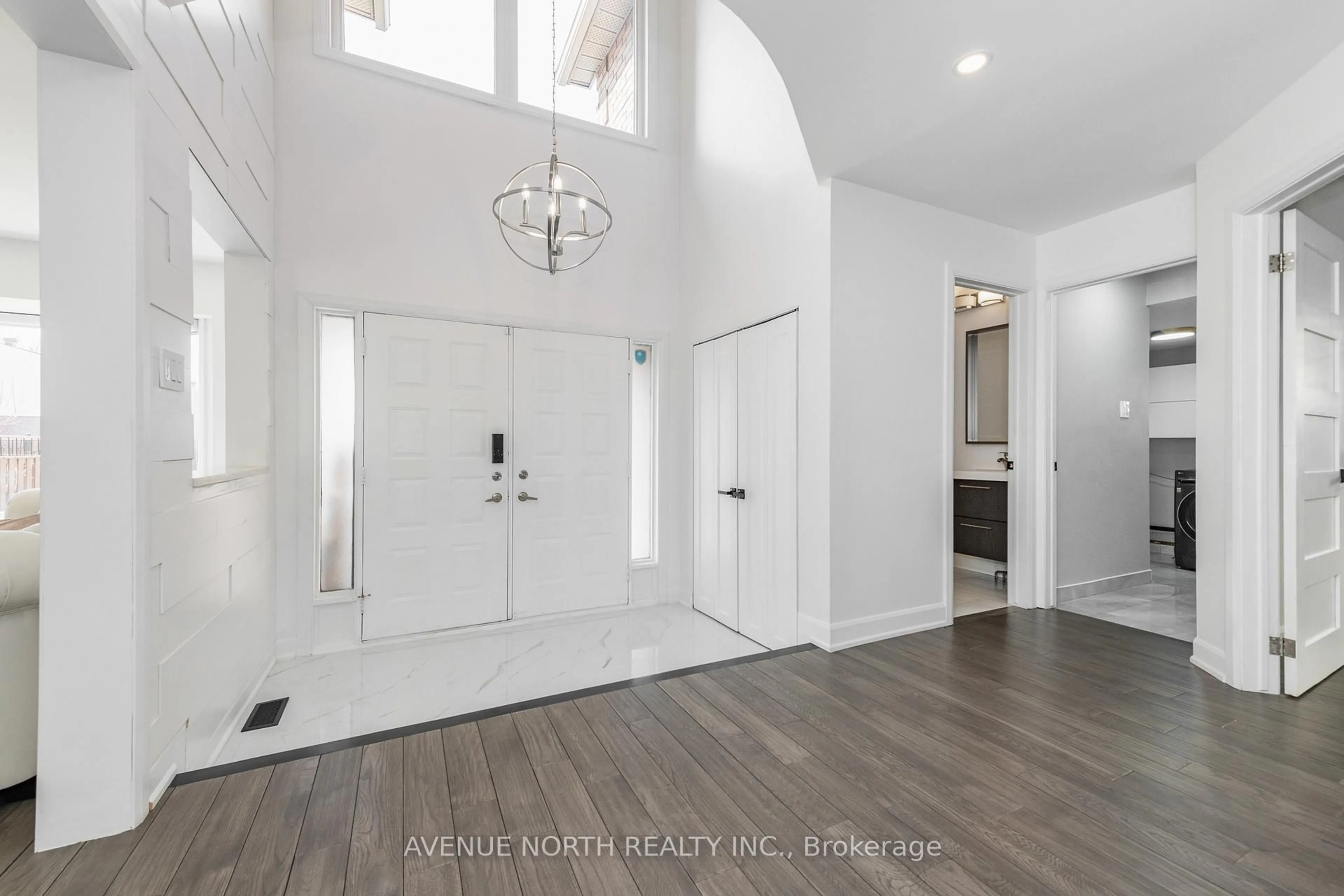 Indoor entryway for 3 Esson St, Ottawa Ontario K1G 4R8