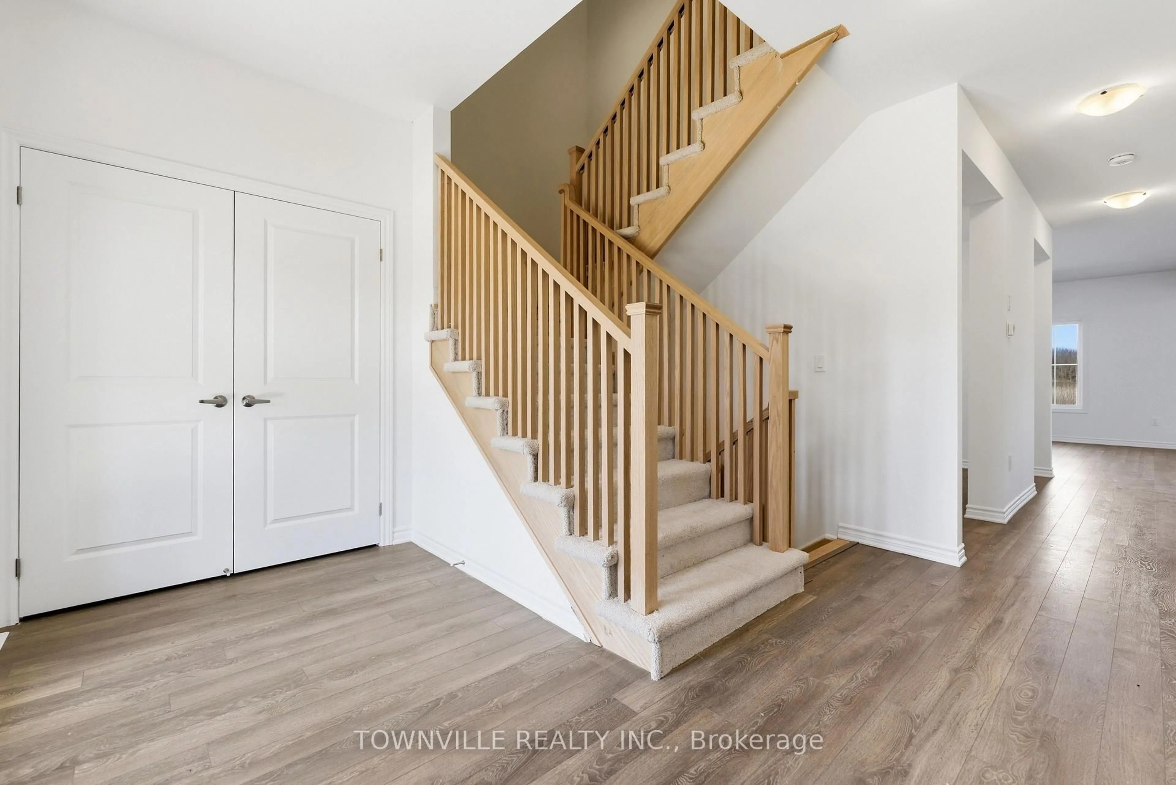 Unknown for 35 Bradden Cres, Belleville Ontario K8N 0T8