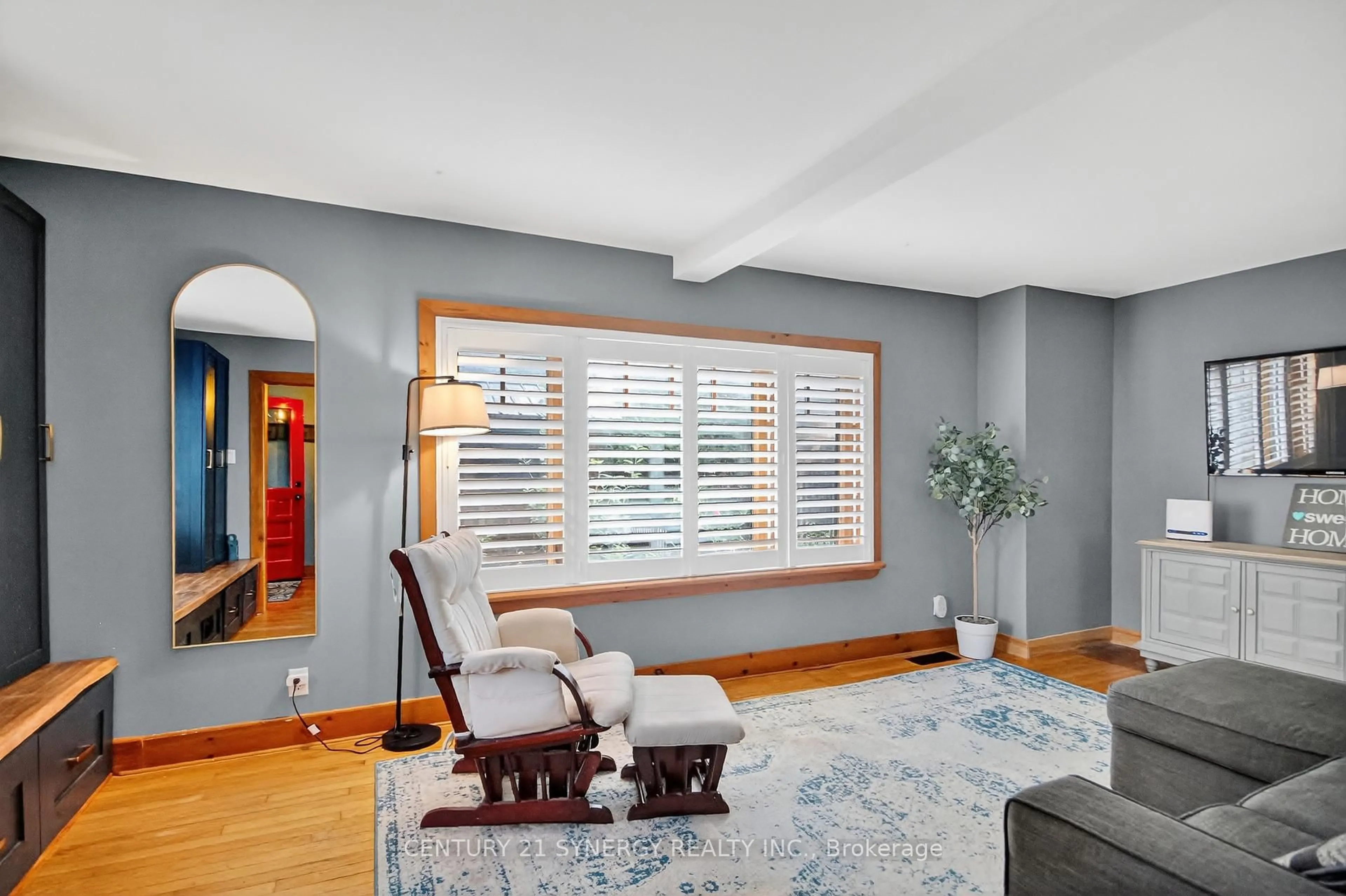 Living room with furniture, unknown for 103 Queen Charlotte St, Richmond Ontario K0A 2Z0