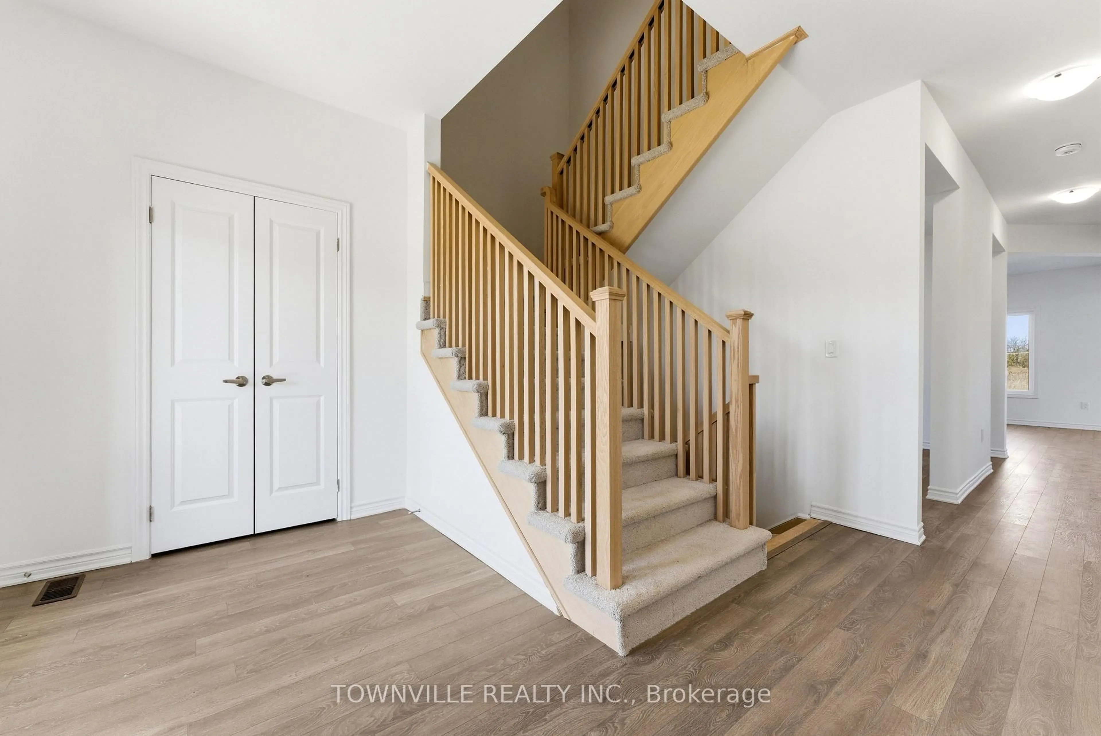 Stairs for 31 Bradden Cres, Belleville Ontario K8N 0T8