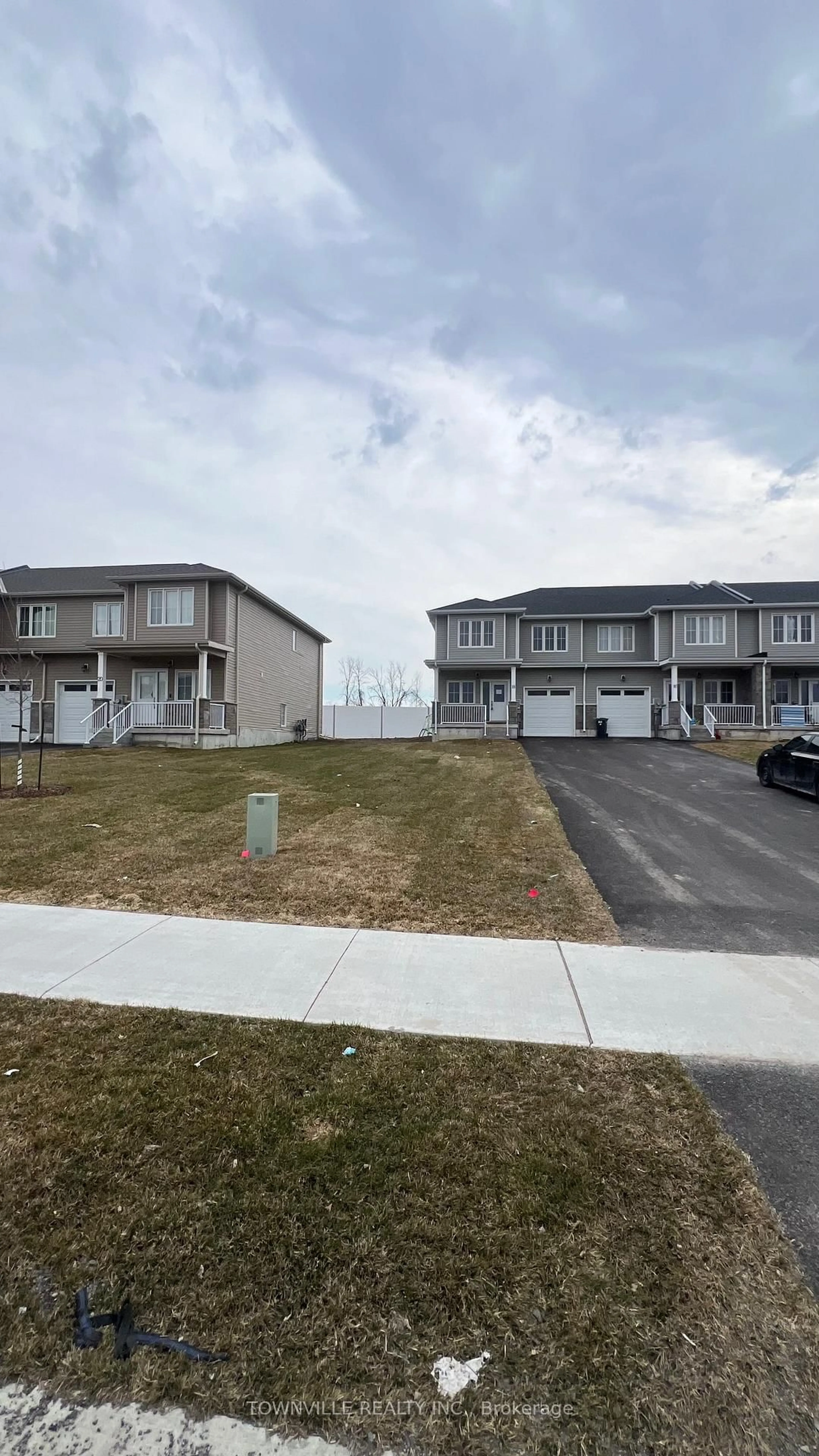 A pic from outside/outdoor area/front of a property/back of a property/a pic from drone, street for 18 Lincoln Dr, Belleville Ontario K8N 0T8