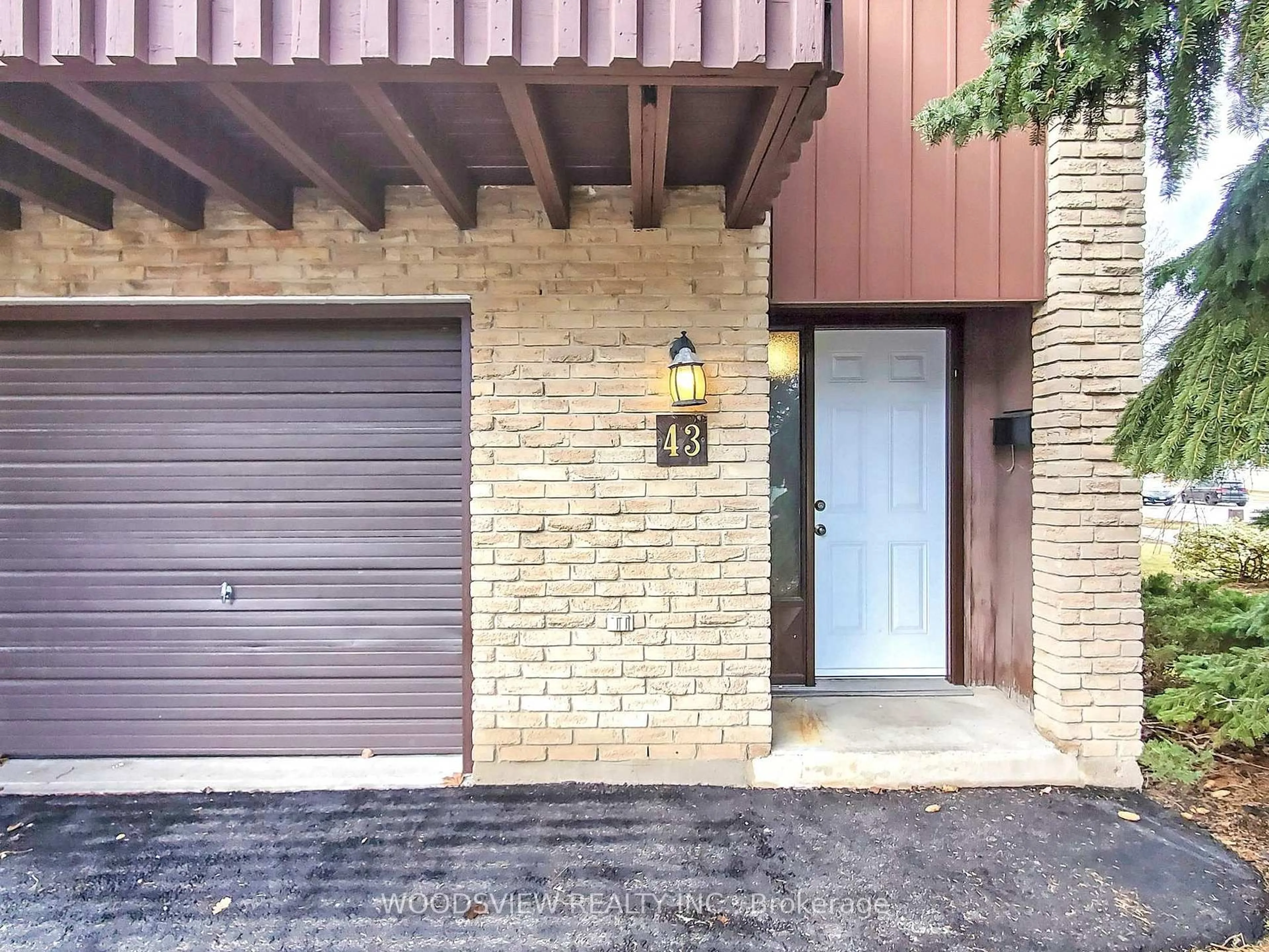 Home with brick exterior material, street for 1250 Limeridge Rd #43, Hamilton Ontario L8W 1P1