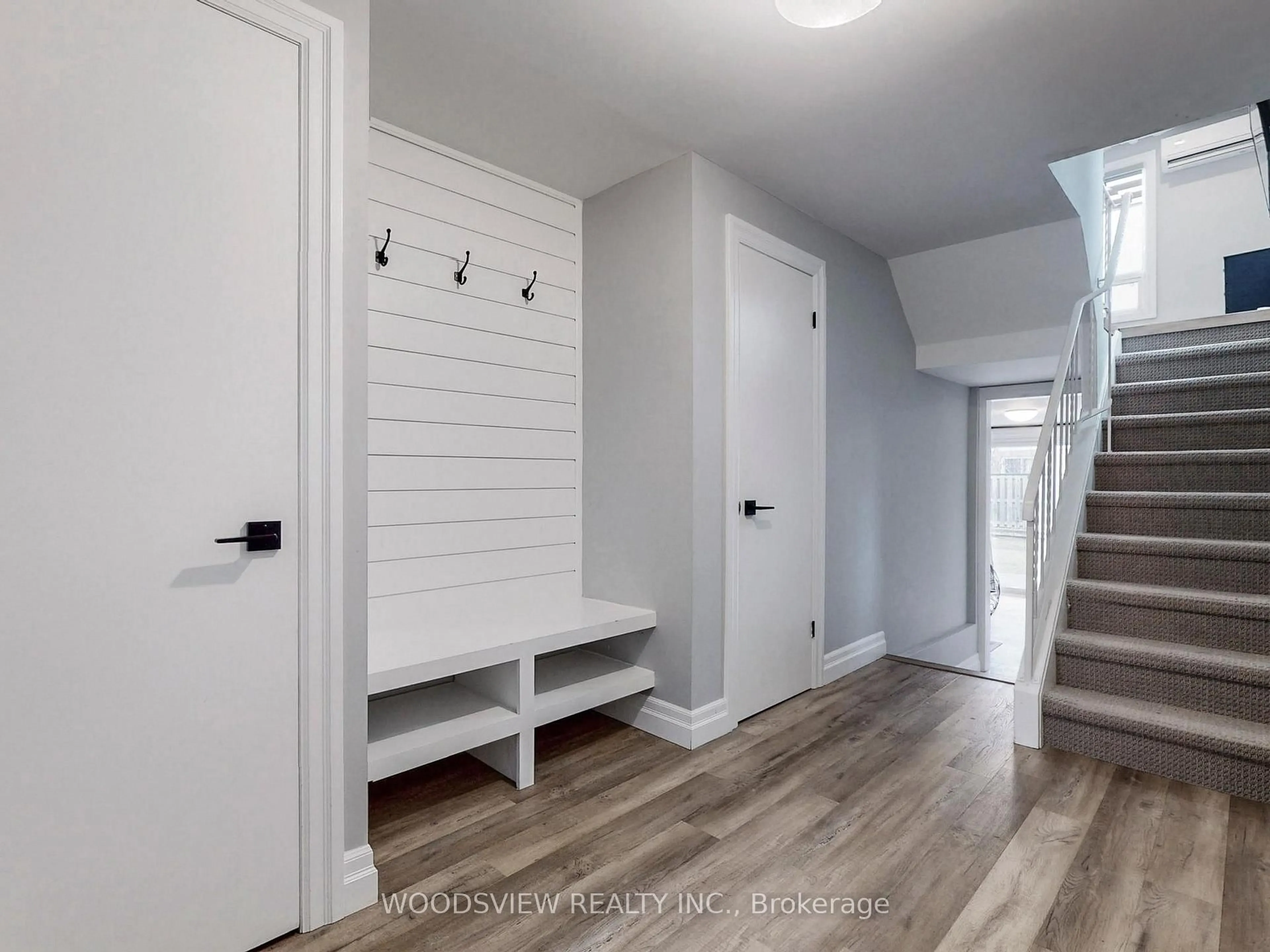 Indoor entryway for 1250 Limeridge Rd #43, Hamilton Ontario L8W 1P1