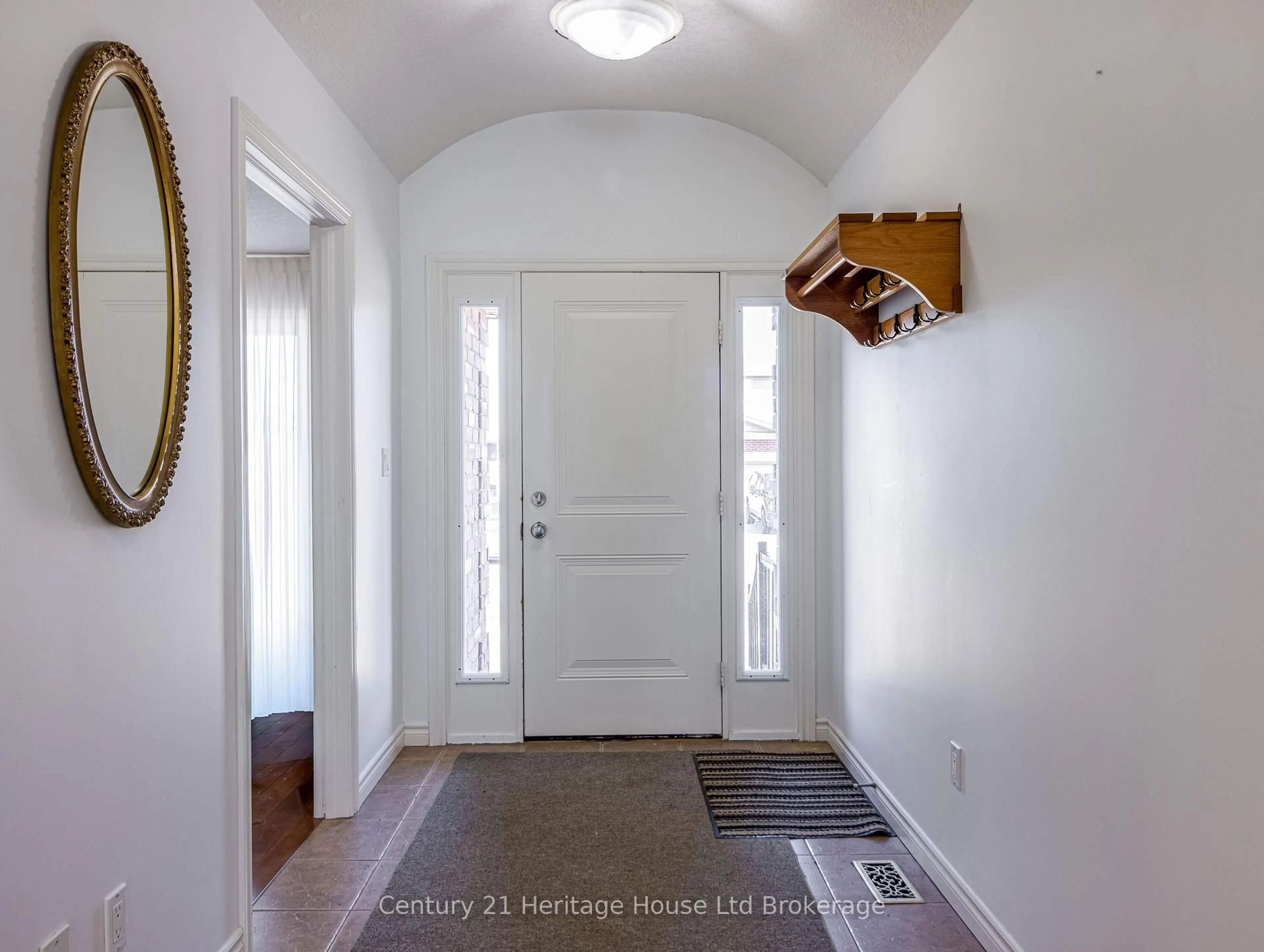 Indoor entryway for 169 First St, Woolwich Ontario N3B 1H1