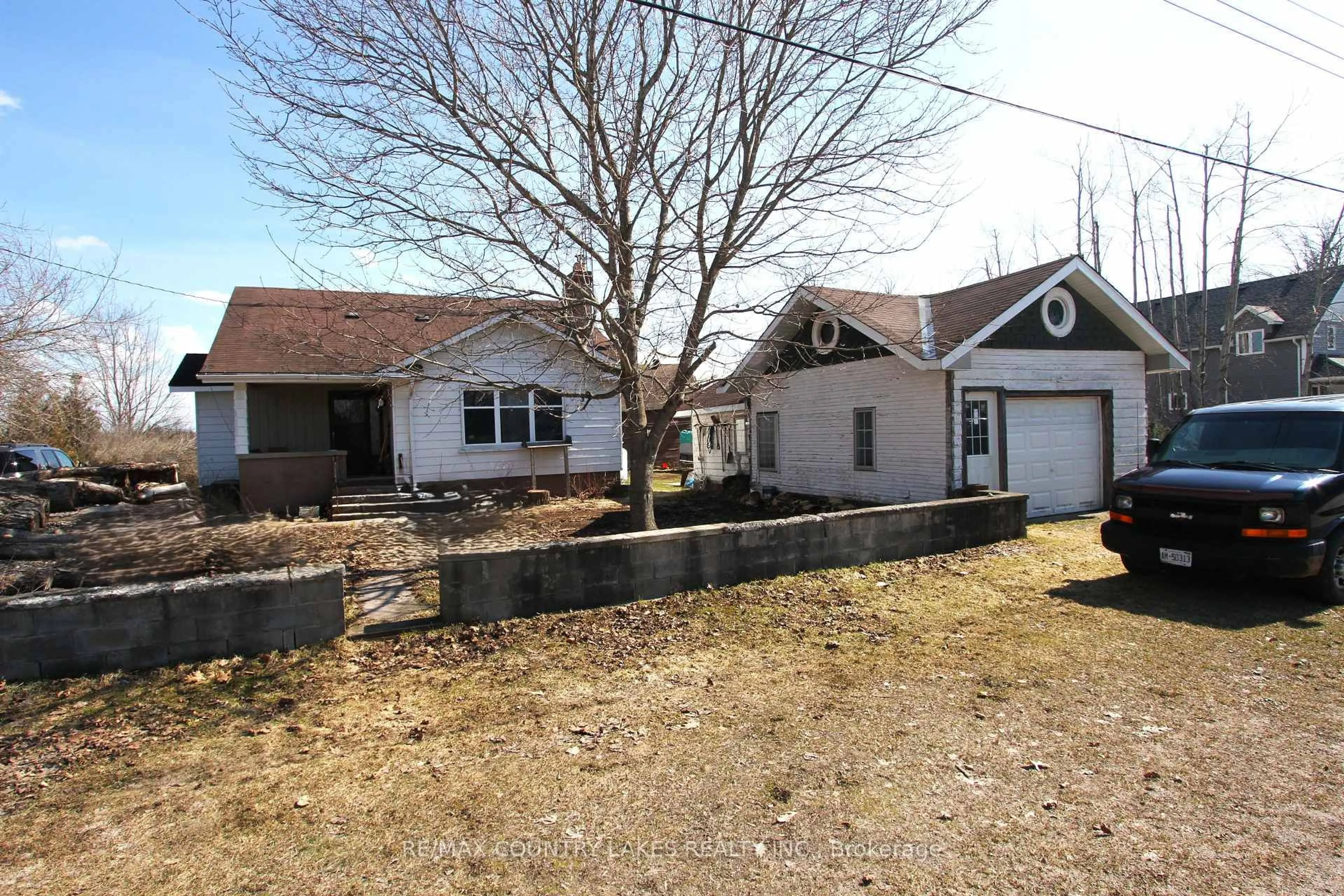 A pic from outside/outdoor area/front of a property/back of a property/a pic from drone, street for 21 Richmond St, Kawartha Lakes Ontario K0M 2B0