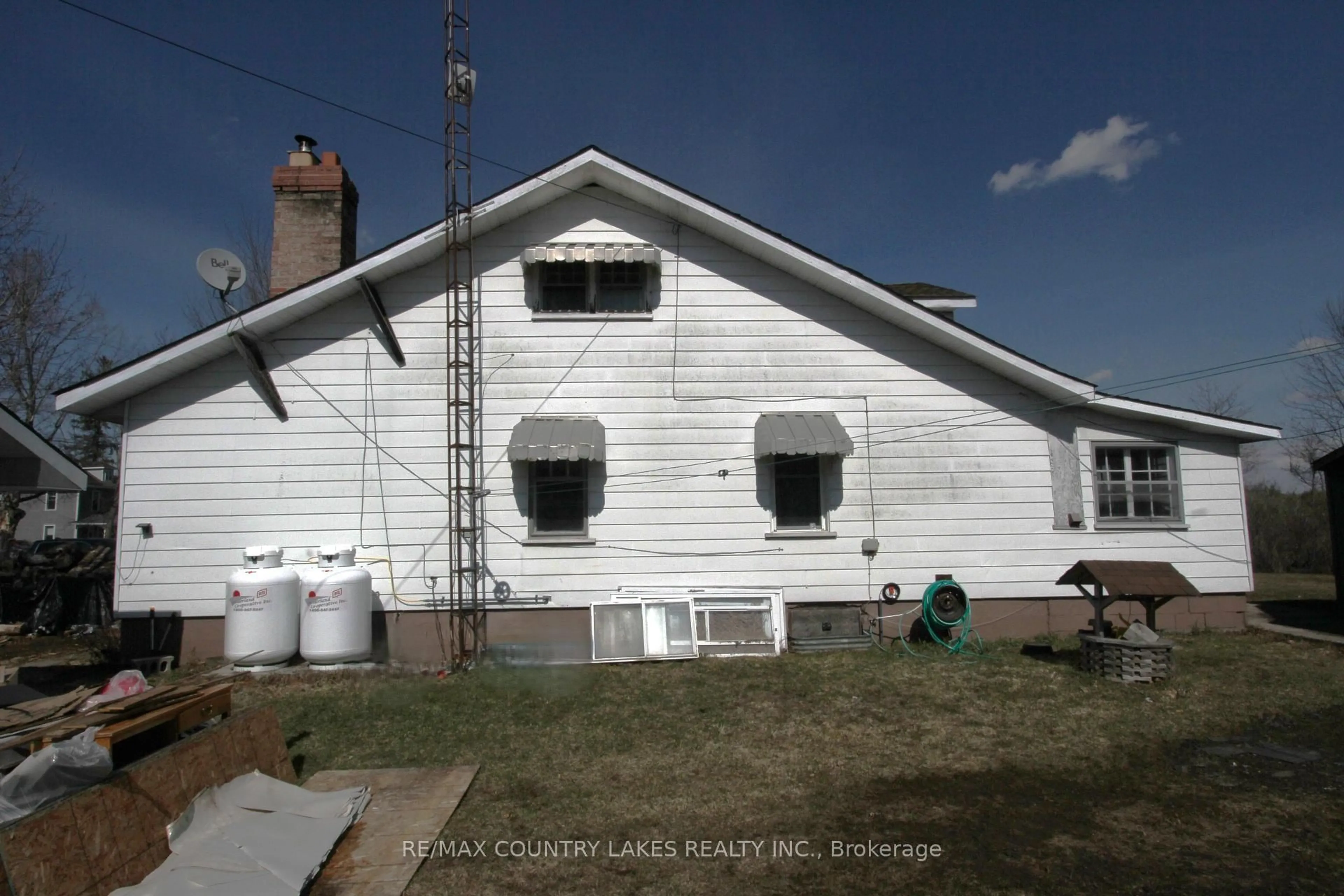 Home with vinyl exterior material, building for 21 Richmond St, Kawartha Lakes Ontario K0M 2B0