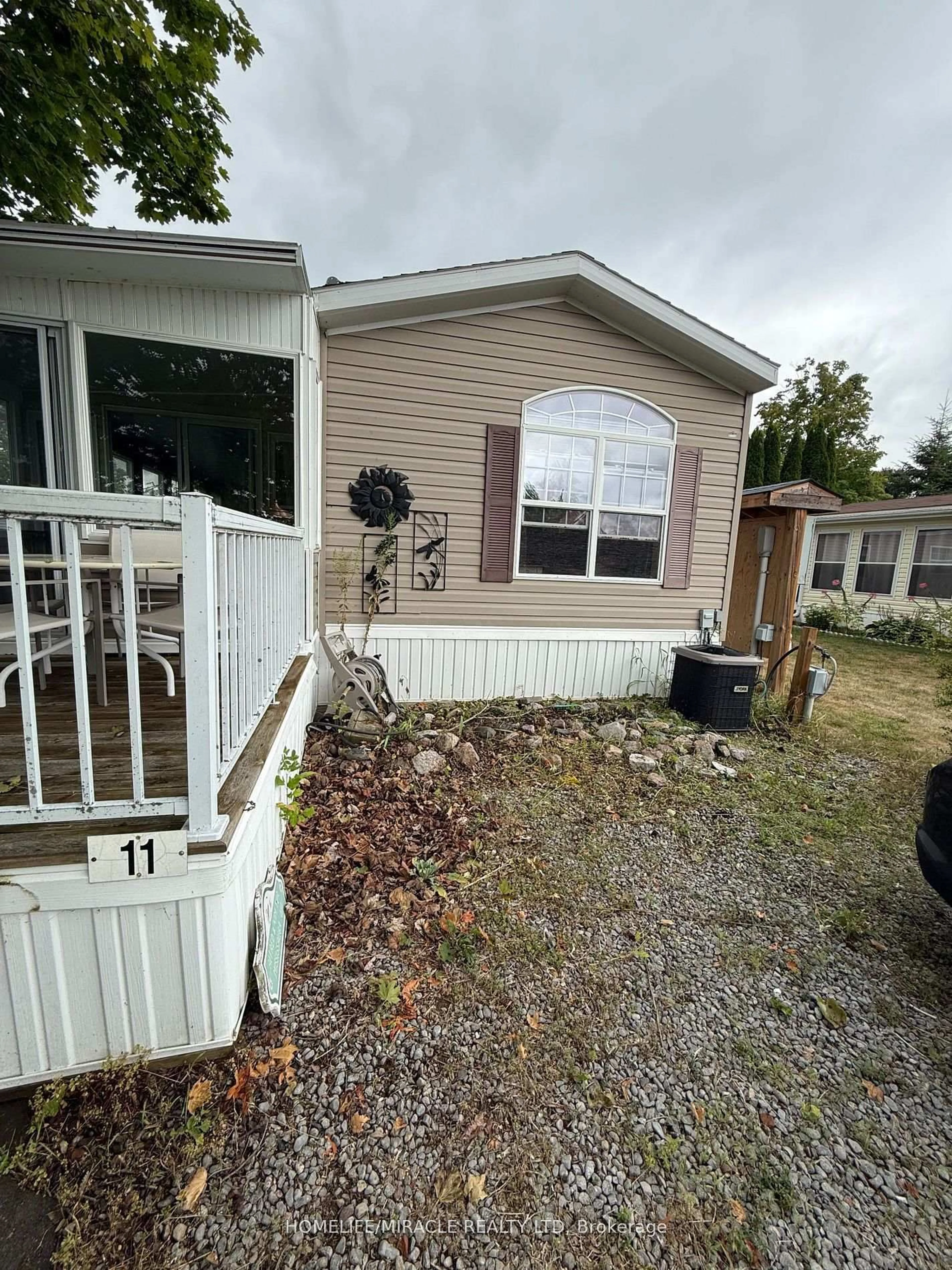 Home with vinyl exterior material, unknown for 11 Grandview Dr, Peterborough Ontario K0L 2G0