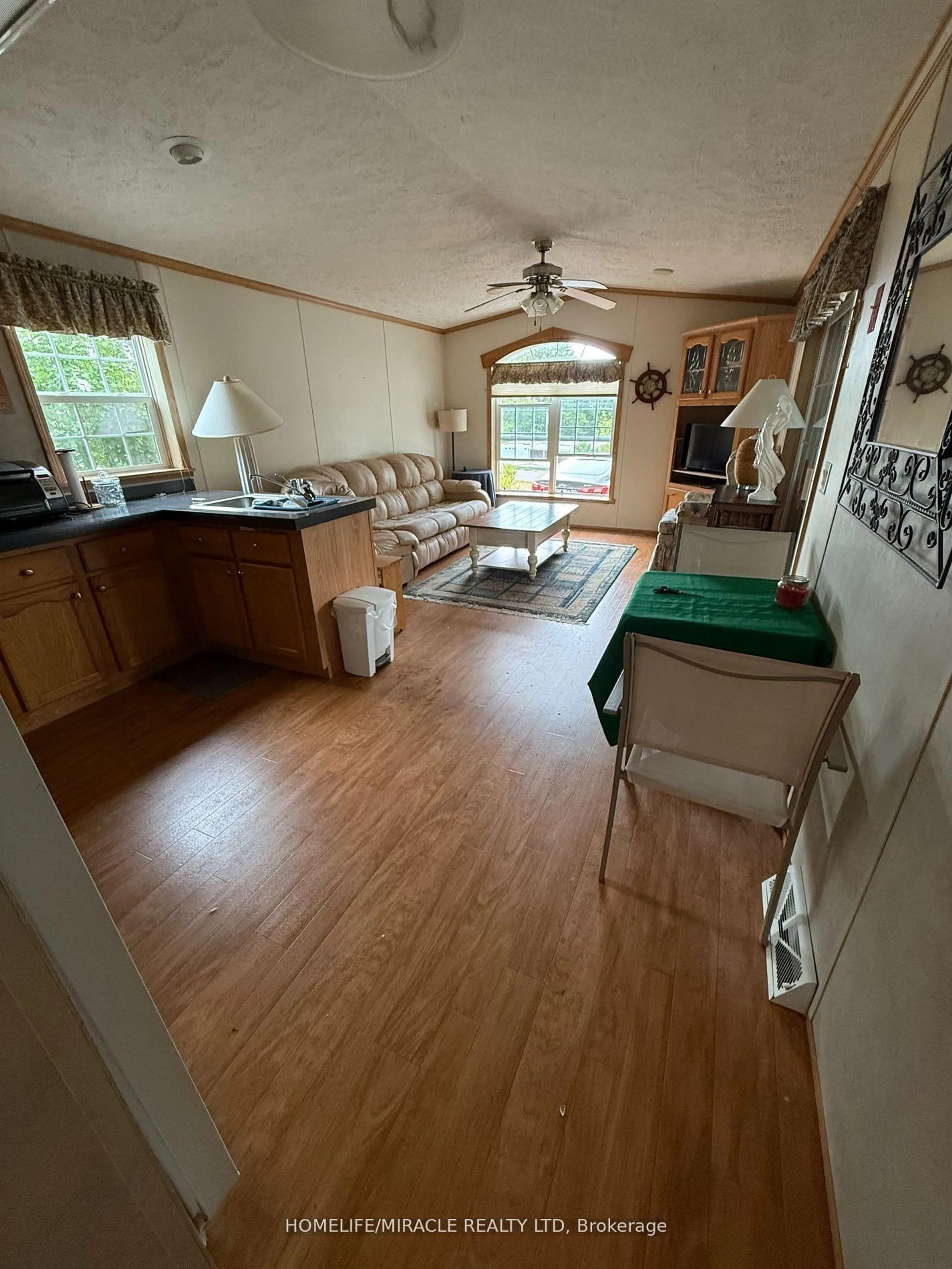 A pic of a room for 11 Grandview Dr, Peterborough Ontario K0L 2G0