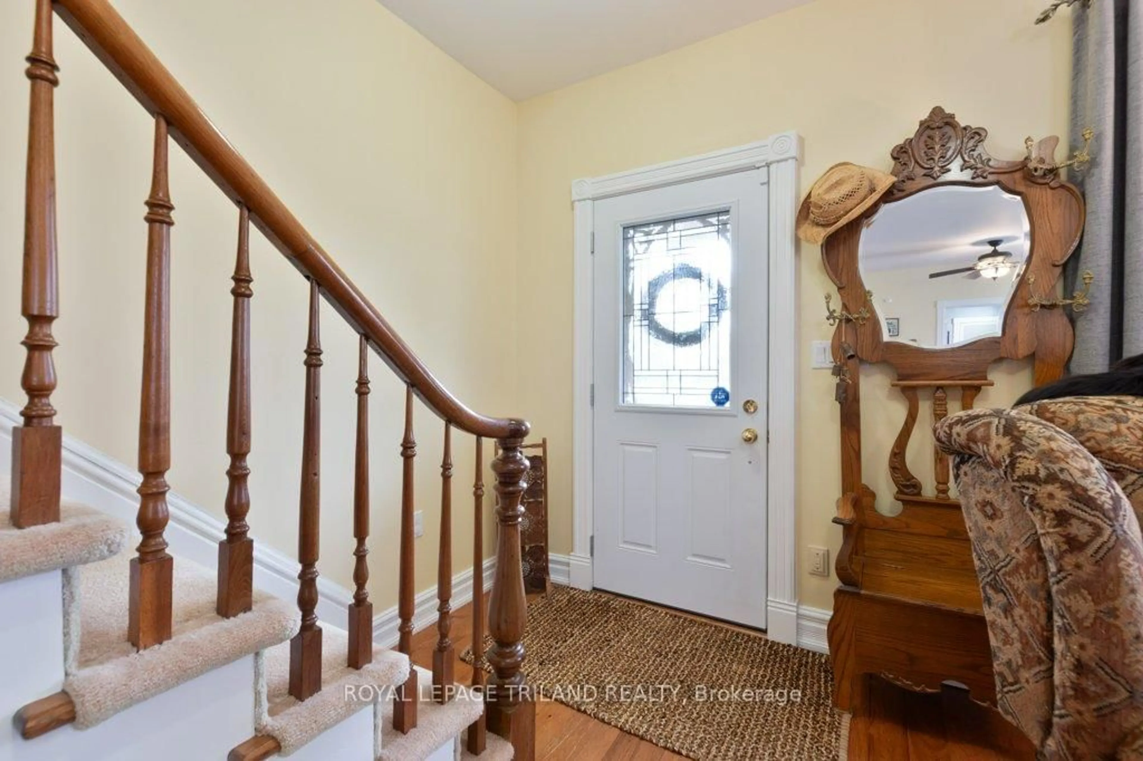 Indoor entryway for 137 St George St, Central Elgin Ontario N5P 2M3