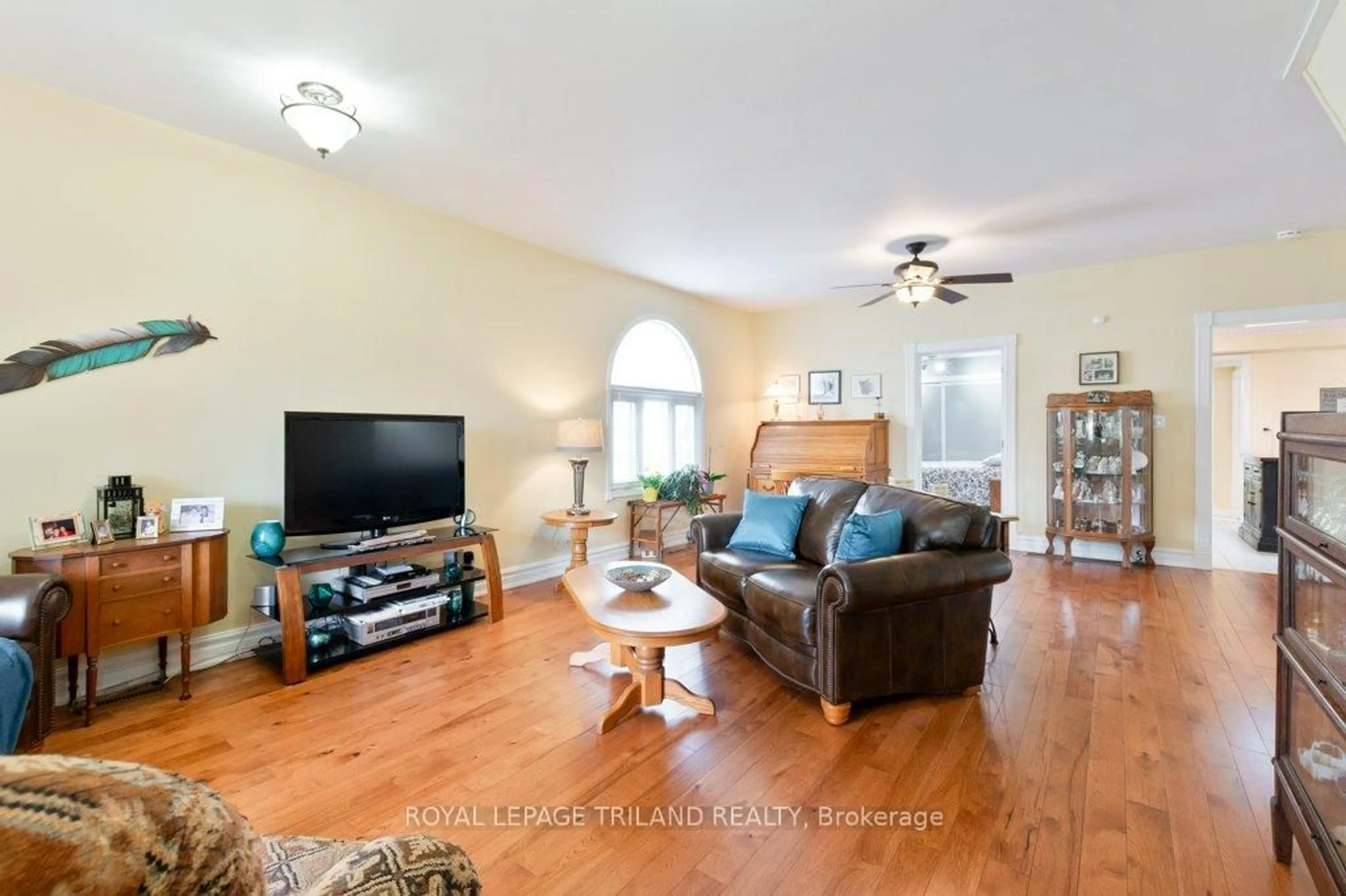 Living room with furniture, unknown for 137 St George St, Central Elgin Ontario N5P 2M3