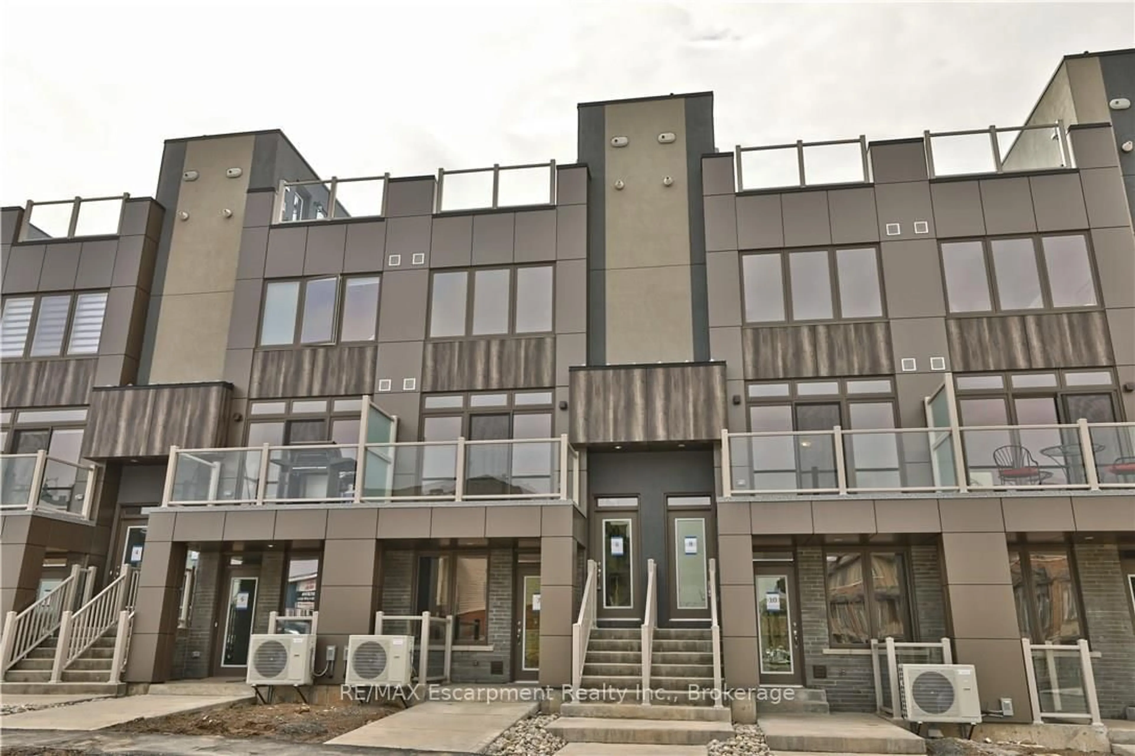 Unknown for 261 Skinner Rd #8, Hamilton Ontario L8B 1W6