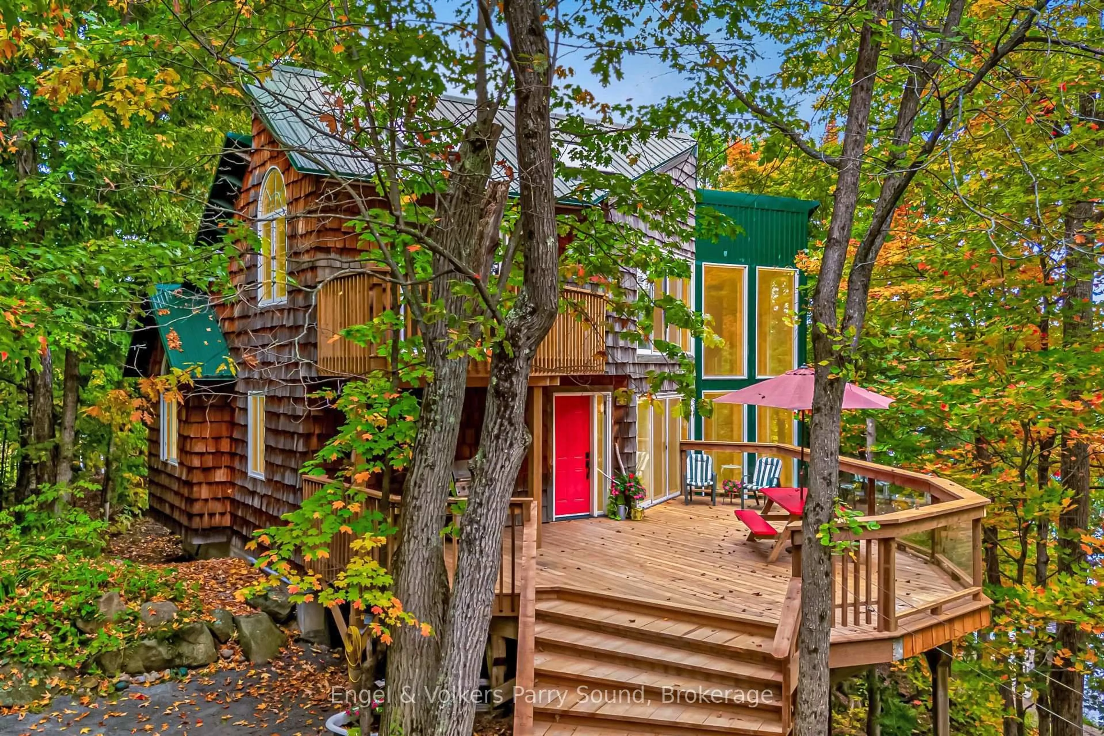 Patio, street for 139 Manitou Dr, McKellar Ontario P0G 0A1