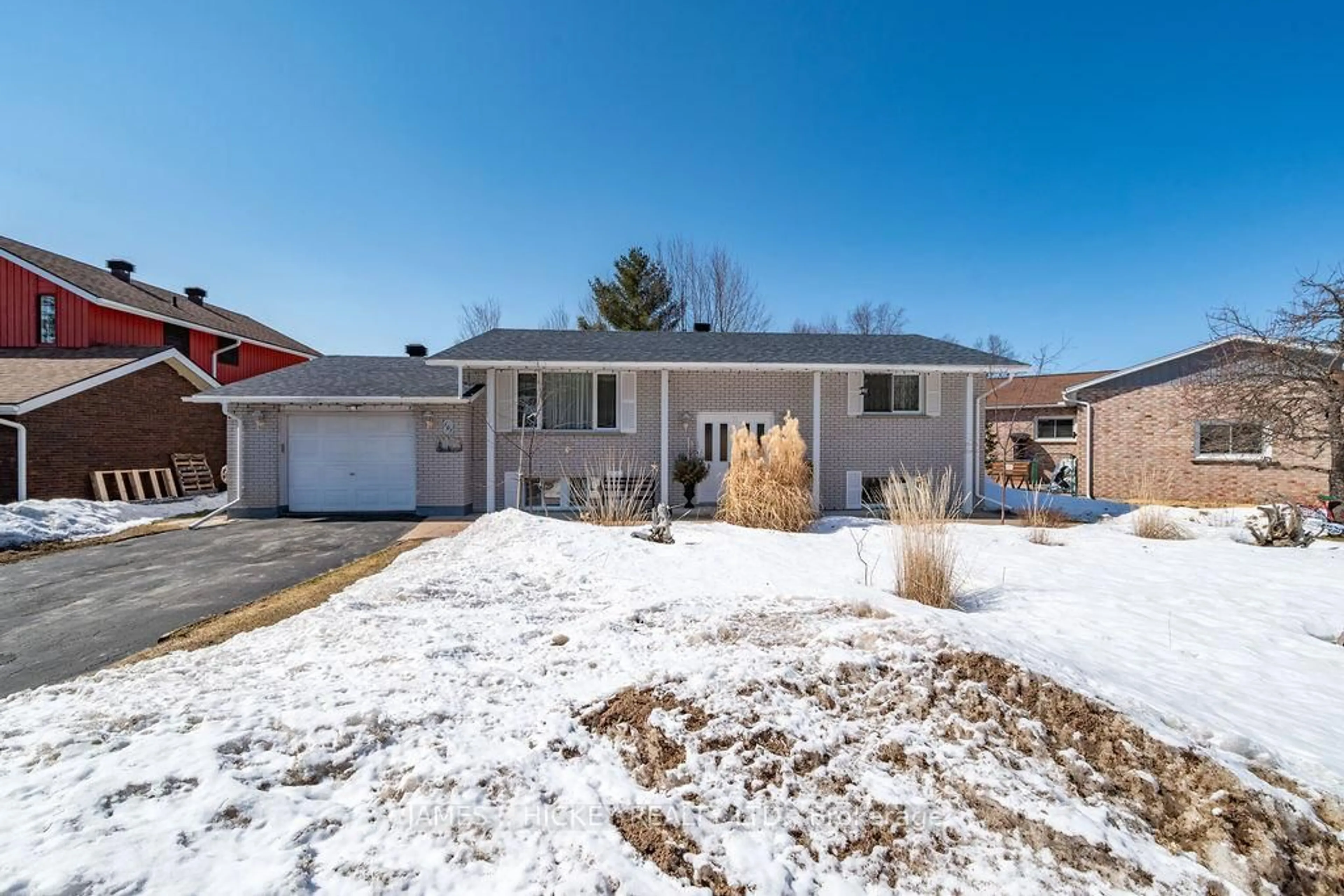 Unknown for 101 Frontenac Cres, Deep River Ontario K0J 1P0