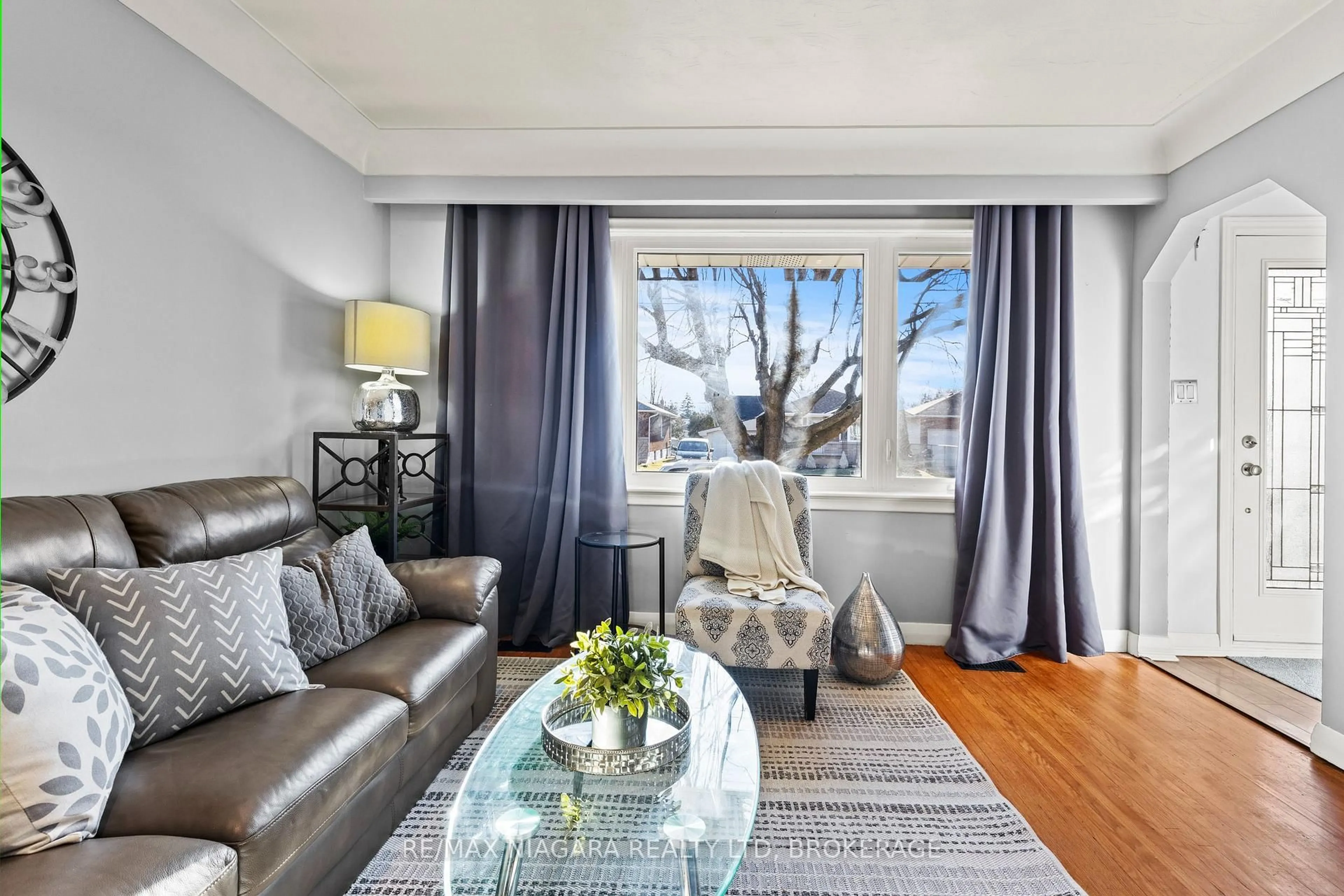 Living room with furniture, wood/laminate floor for 96 Terrace Dr, Hamilton Ontario L9A 2Y6