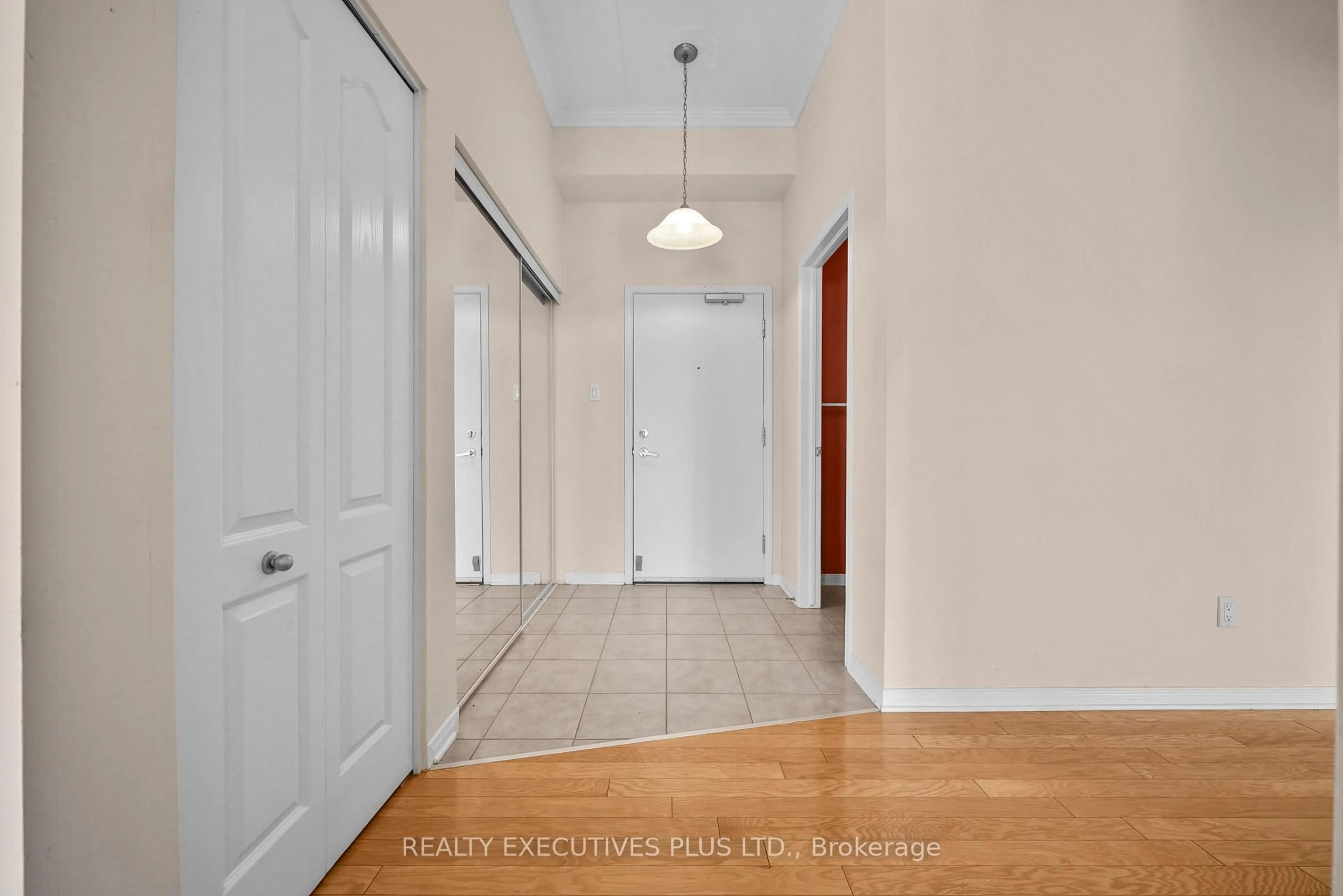 Indoor entryway for 2921 Laurier St #407, Clarence-Rockland Ontario K4K 1V2