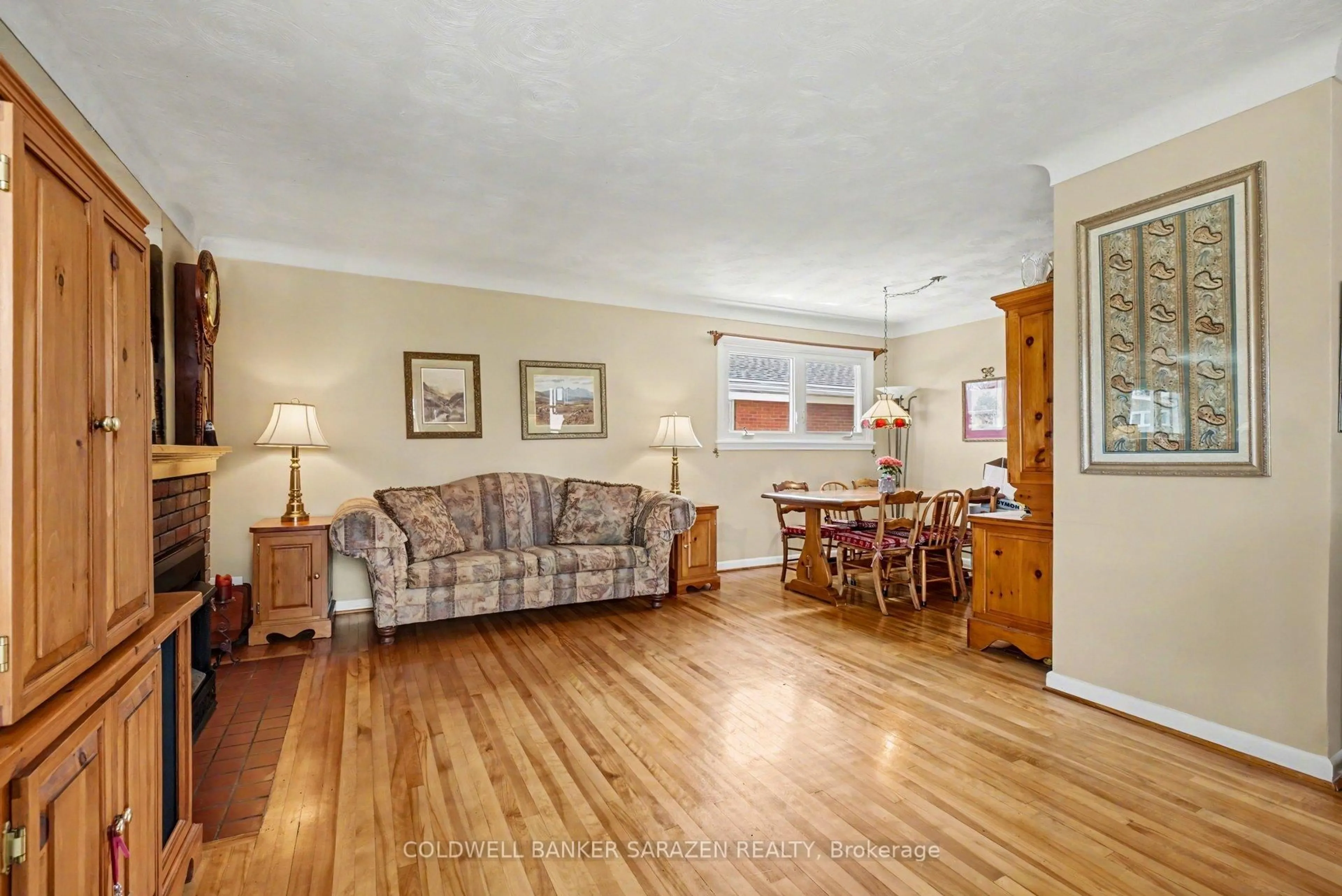 Living room with furniture, wood/laminate floor for 1306 Hanbury St, Ottawa Ontario K2C 2M2