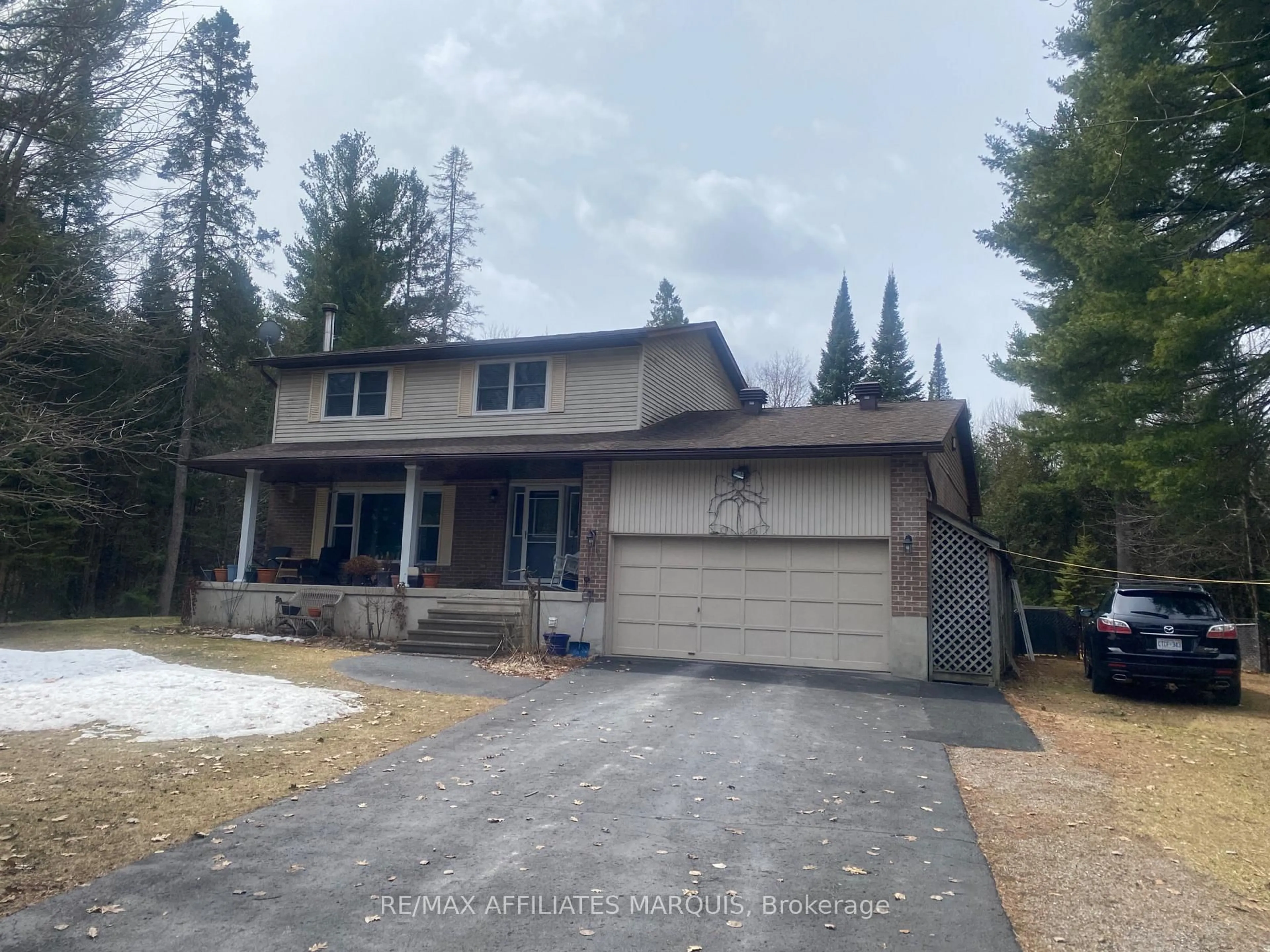 A pic from outside/outdoor area/front of a property/back of a property/a pic from drone, unknown for 141 Bracken Ave, Smiths Falls Ontario K7A 4S4