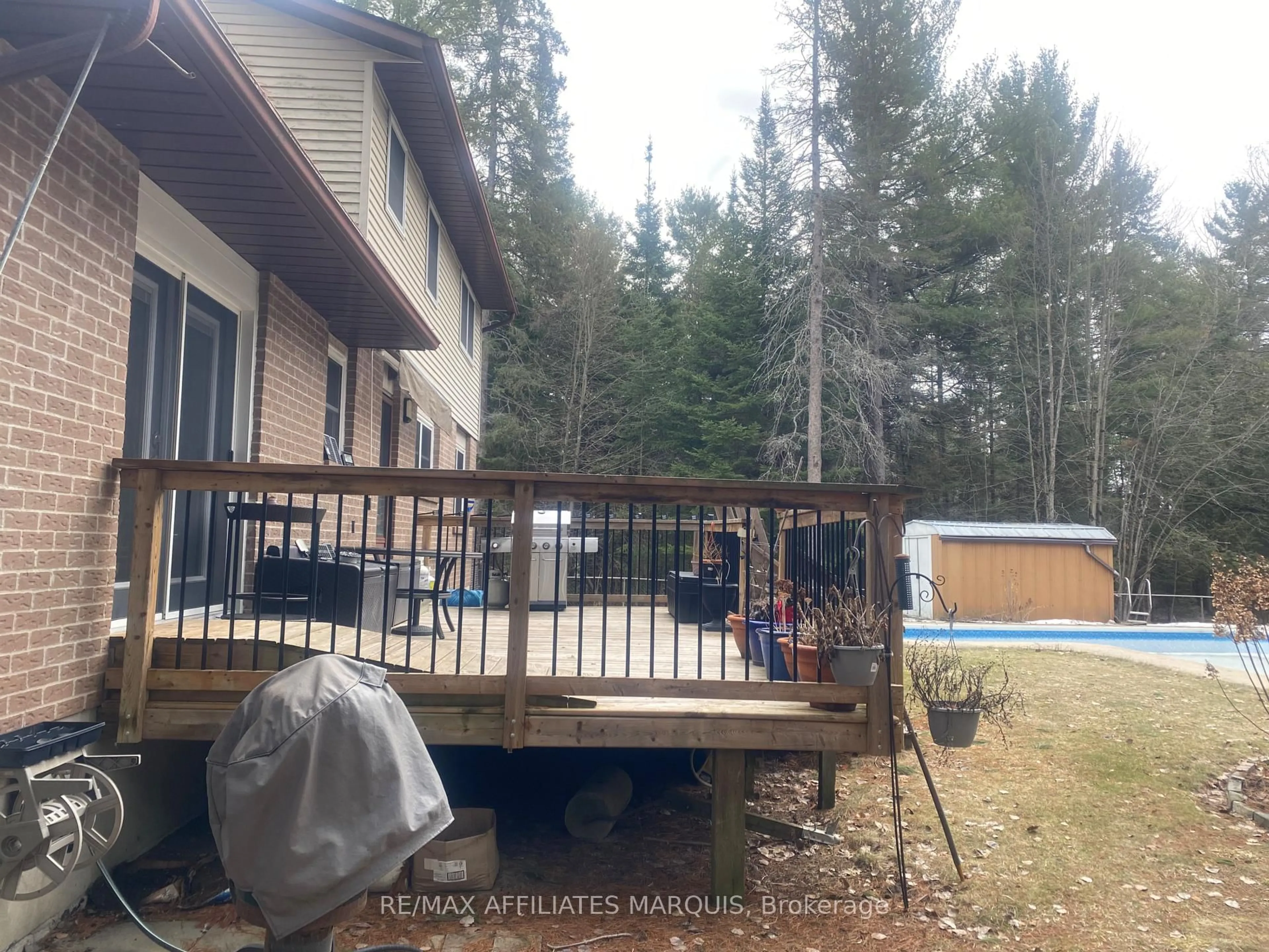 Patio, forest/trees view for 141 Bracken Ave, Smiths Falls Ontario K7A 4S4