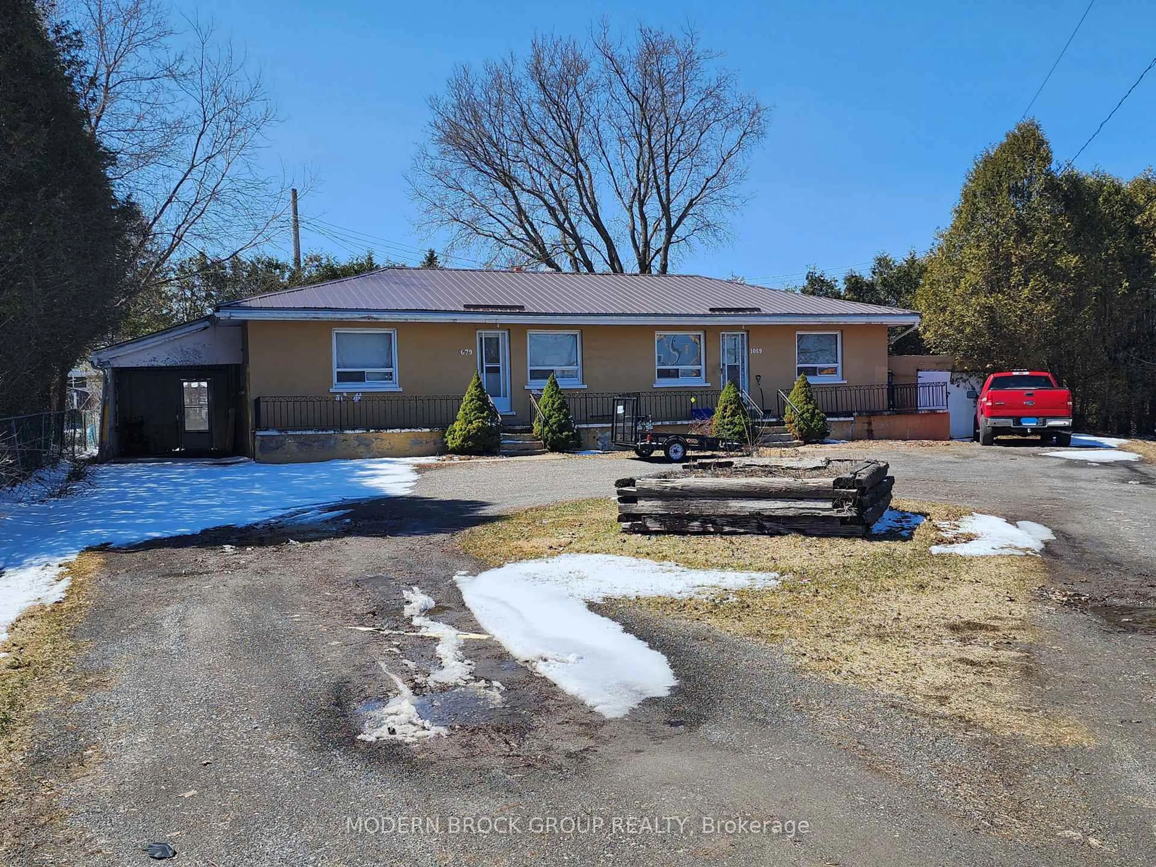 A pic from outside/outdoor area/front of a property/back of a property/a pic from drone, street for 1079-1089 Edward St, Prescott Ontario K0E 1T0