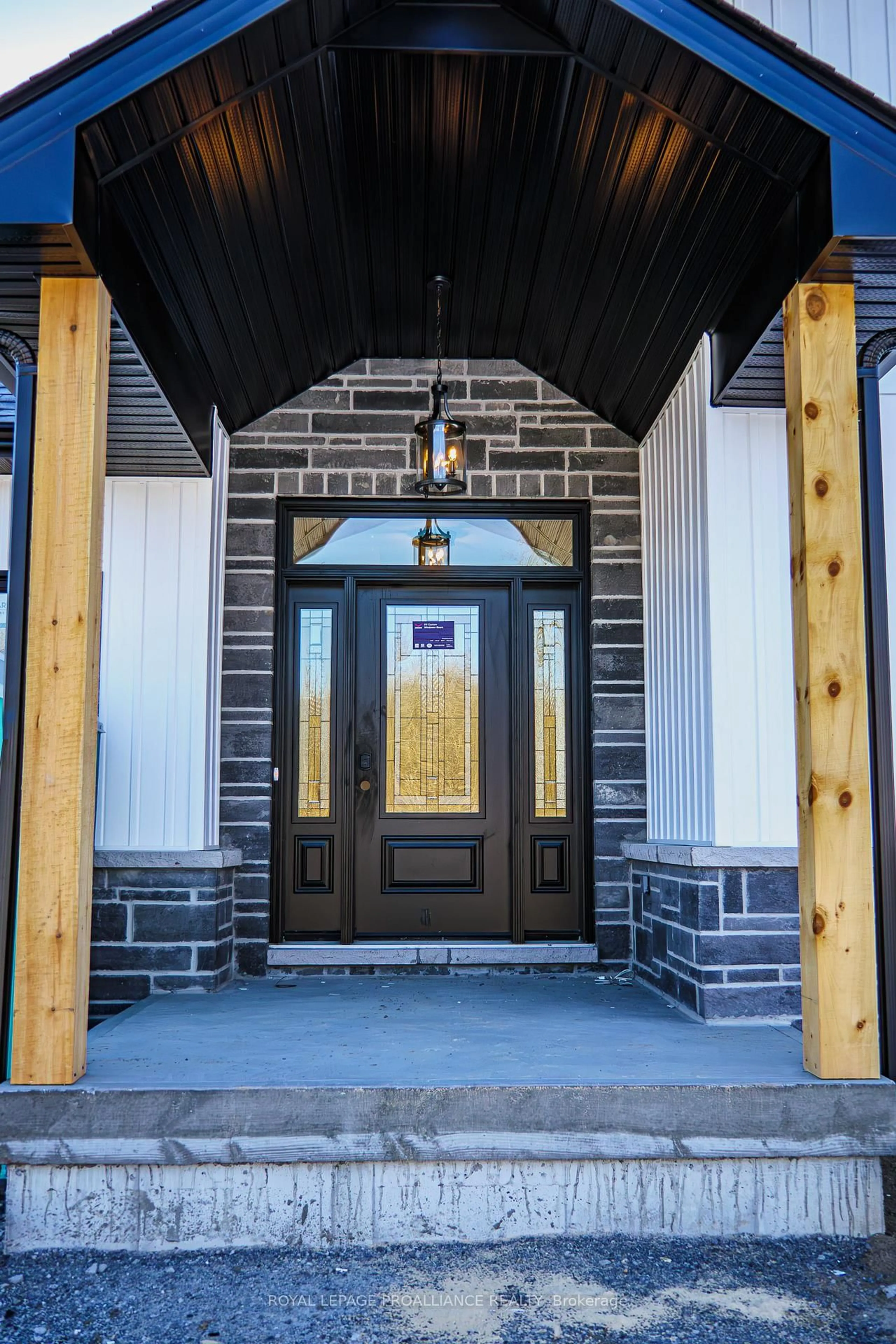 Indoor entryway for 2461 Victoria Rd, Prince Edward County Ontario K0K 1L0