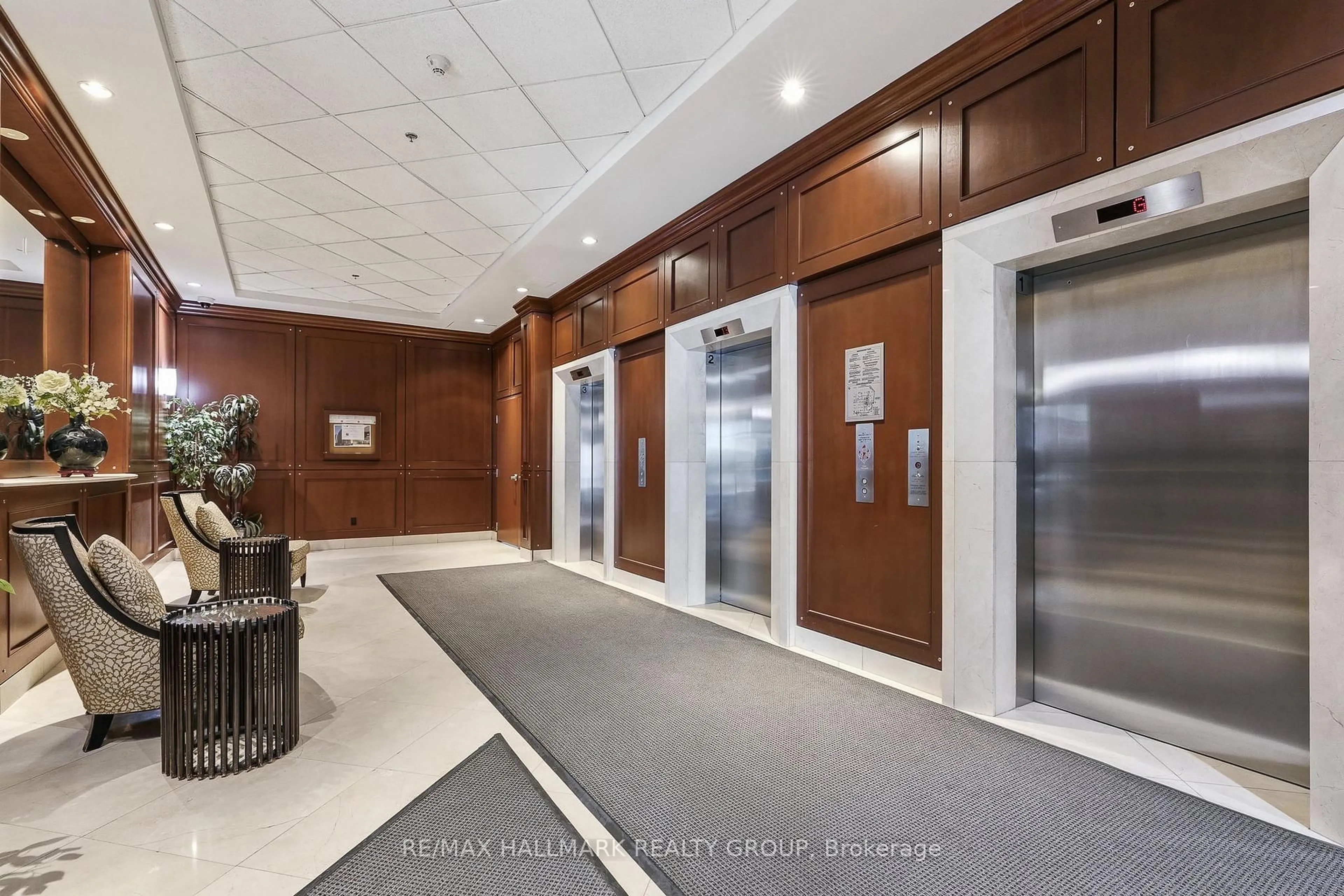 Indoor foyer for 200 RIDEAU St #809, Ottawa Ontario K1N 5Y1