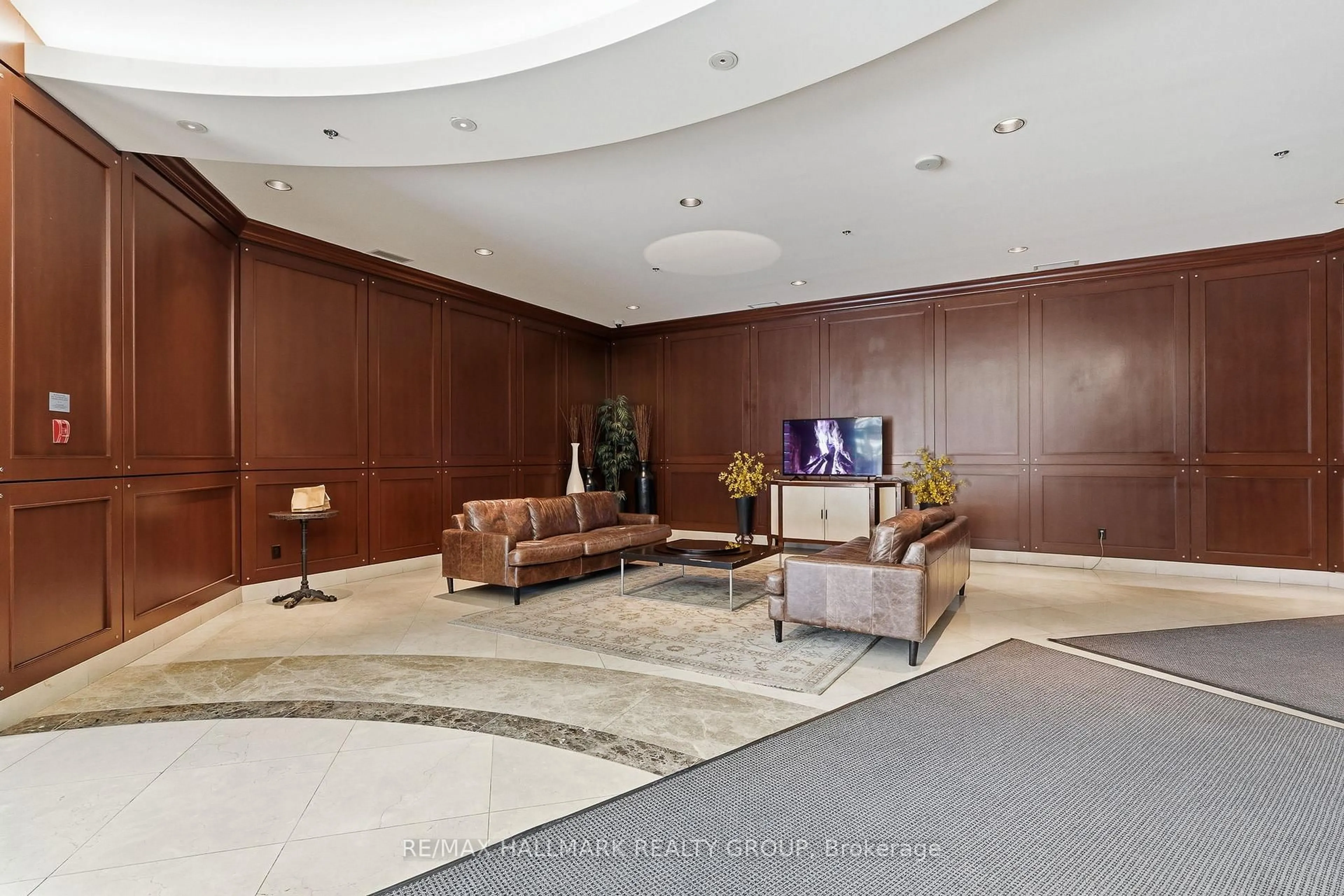 Lobby for 200 RIDEAU St #809, Ottawa Ontario K1N 5Y1