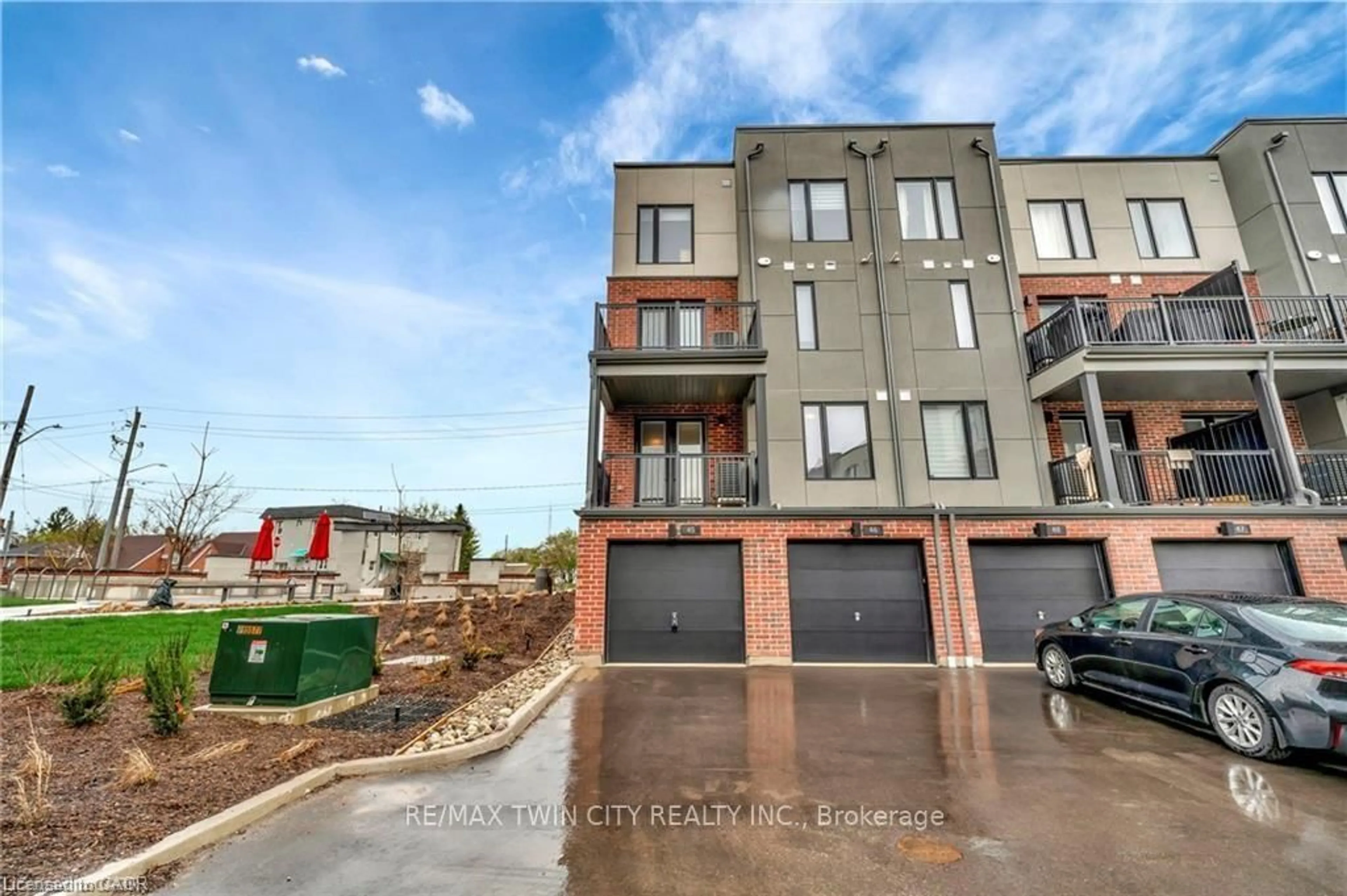 A pic from outside/outdoor area/front of a property/back of a property/a pic from drone, unknown for 99 Roger St #45, Waterloo Ontario N2J 0G1