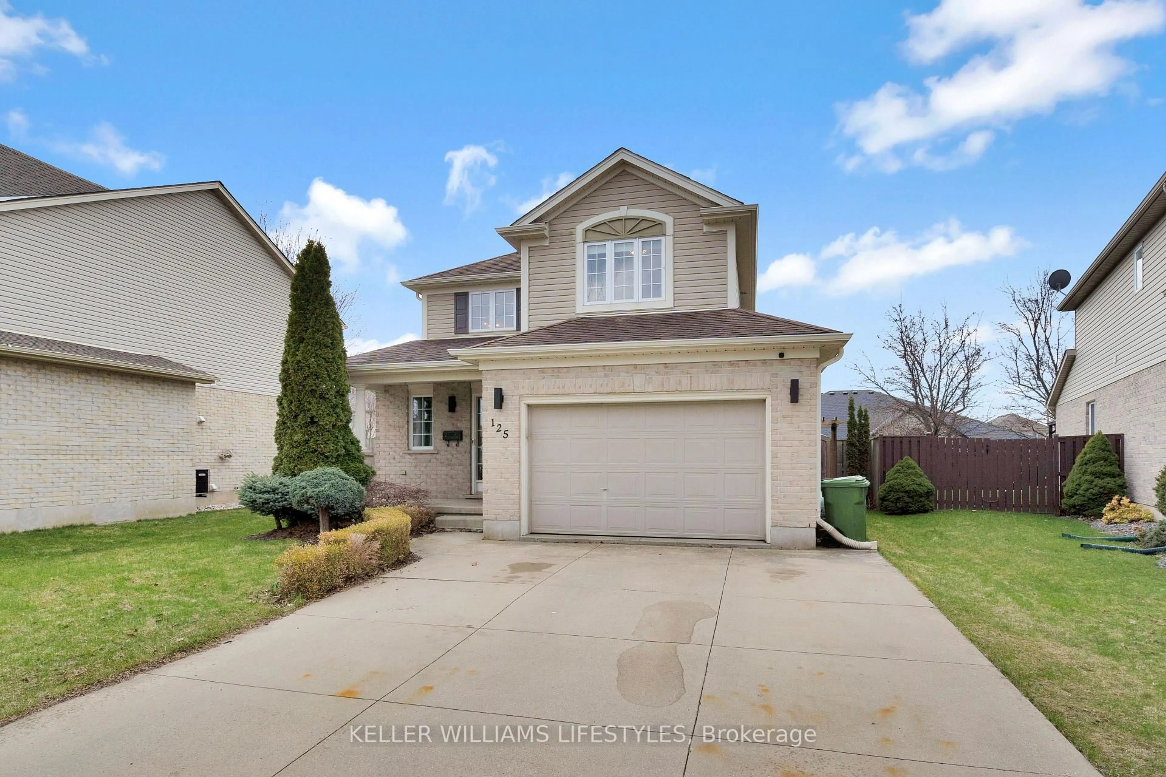 Home with vinyl exterior material, street for 125 HAGERMAN Cres, St. Thomas Ontario N5R 6L9