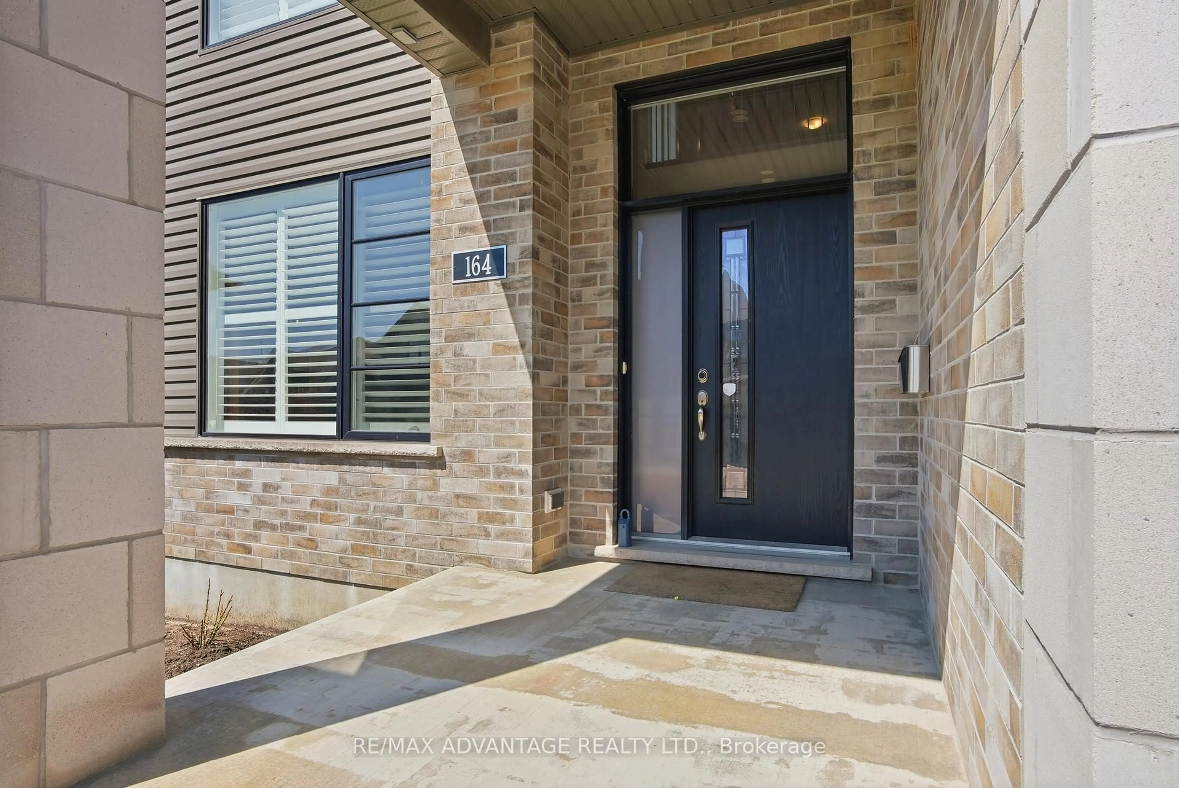 Indoor entryway for 1061 Eagletrace Dr #164, London North Ontario N6G 0T3