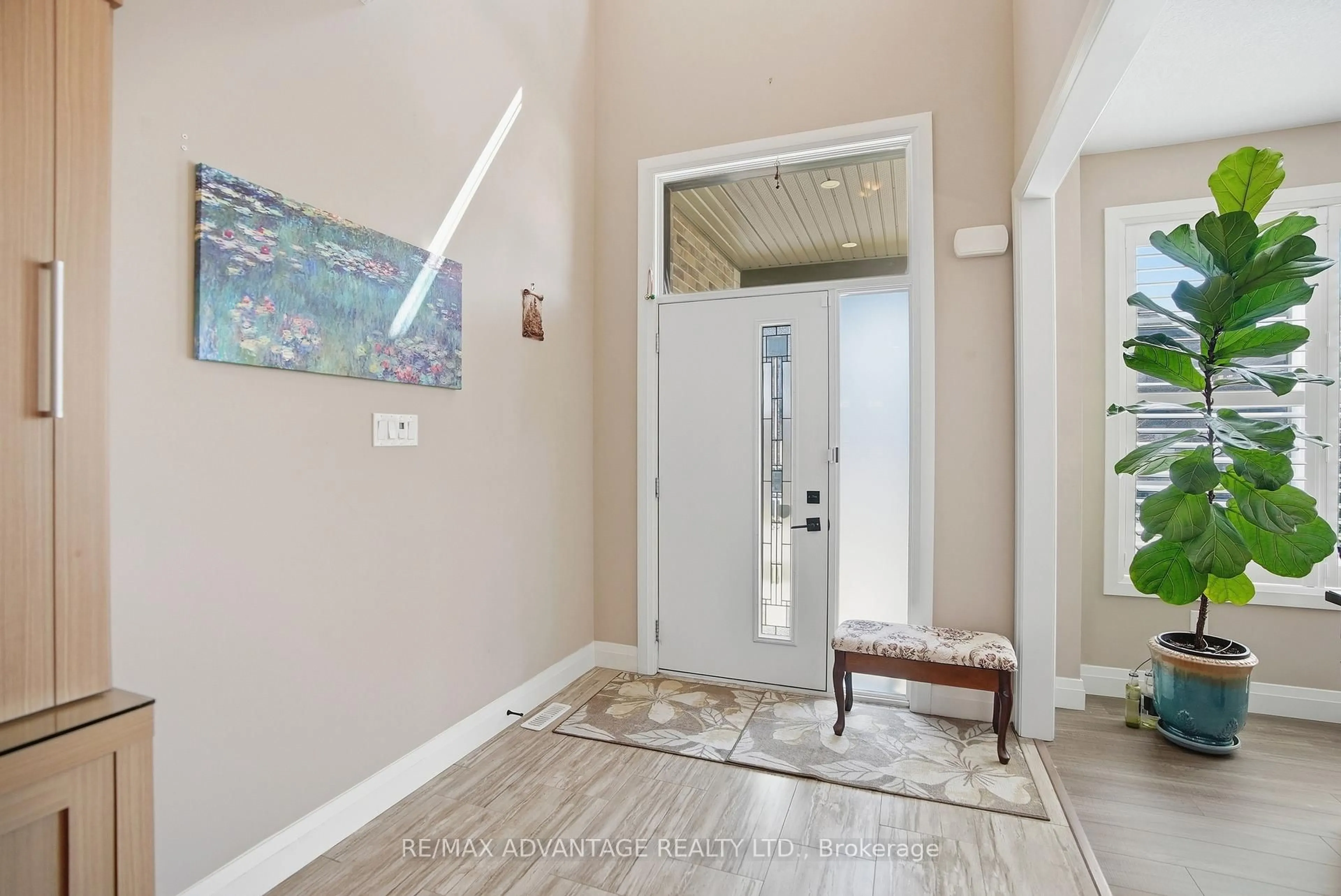 Indoor entryway for 1061 Eagletrace Dr #164, London North Ontario N6G 0T3