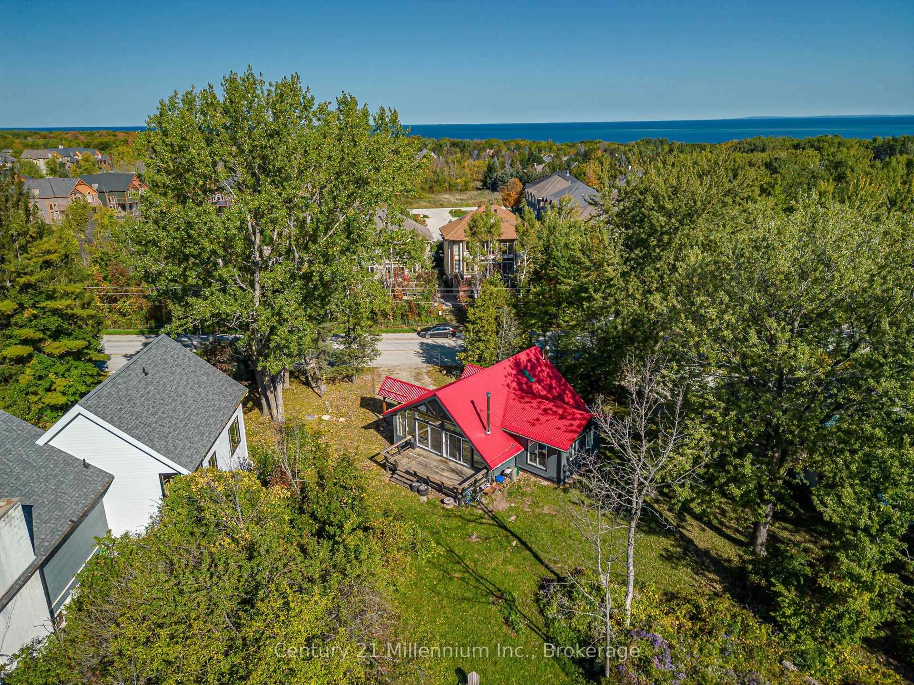 A pic from outside/outdoor area/front of a property/back of a property/a pic from drone, water/lake/river/ocean view for 178 Sleepy Hollow Rd, Blue Mountains Ontario L9Y 0S8