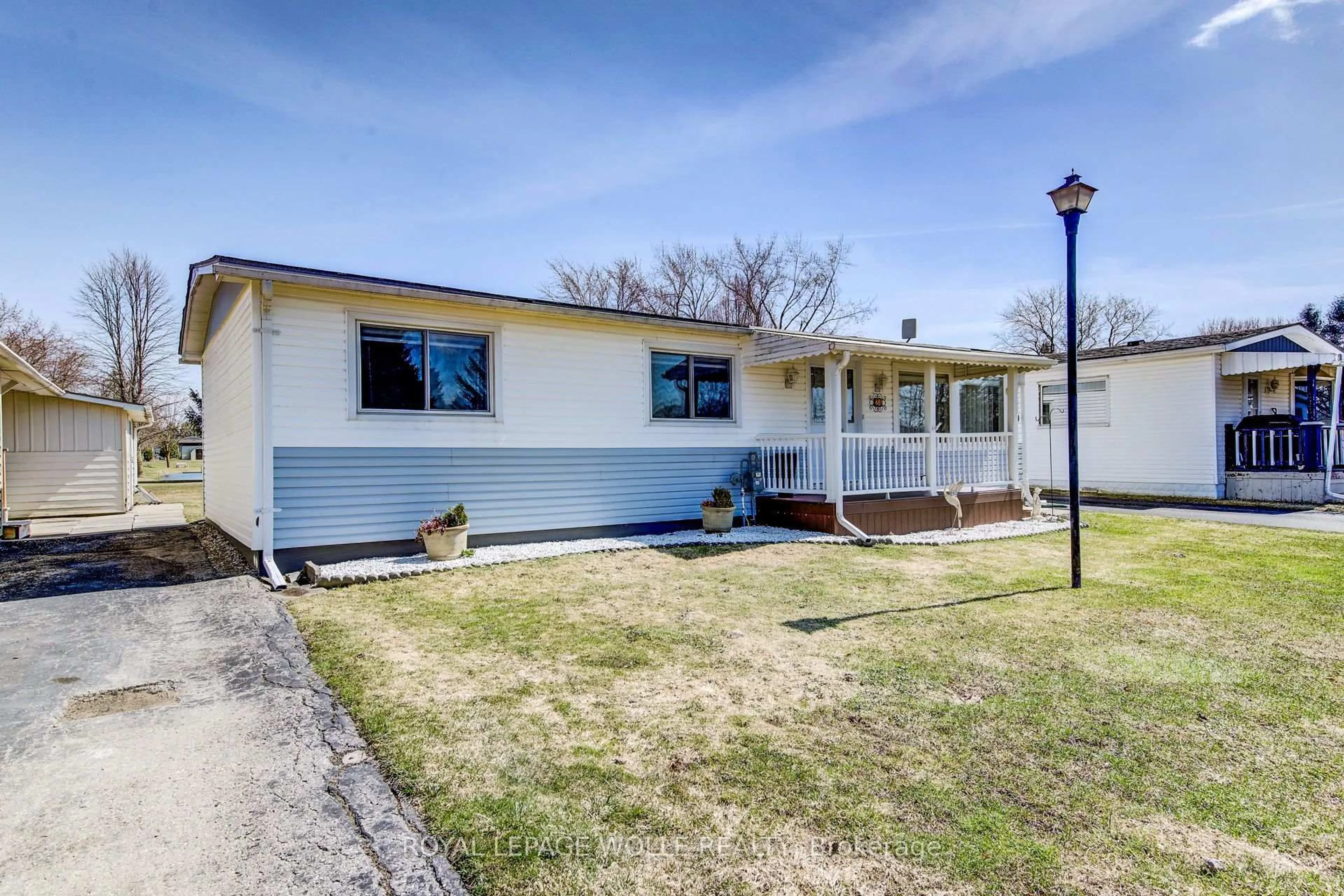 Home with vinyl exterior material, street for 21 Fairview Cres, North Perth Ontario N4W 3G8