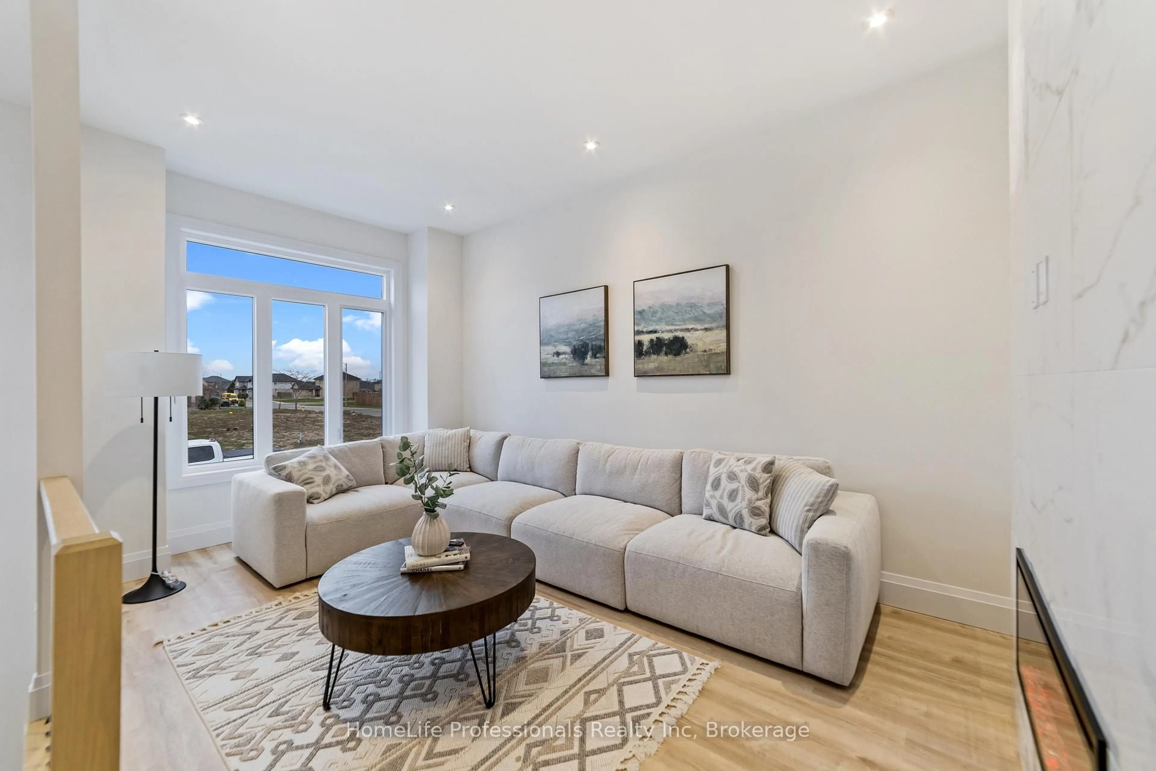 Living room with furniture, unknown for 174 PIKE CREEK Dr, Haldimand Ontario N0A 1E0