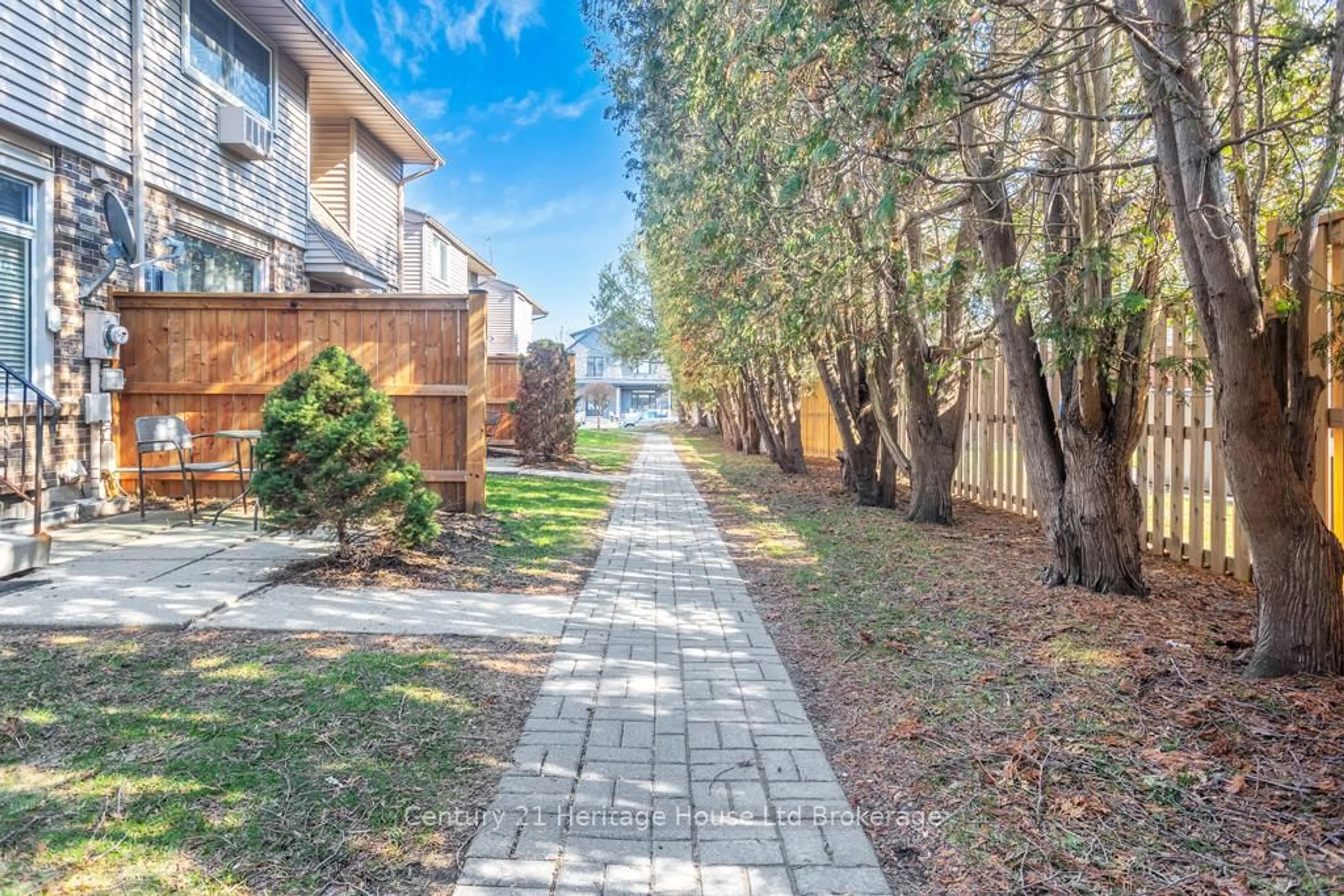 Patio, street for 1 Lamers Crt #18, Tillsonburg Ontario N4G 4T6