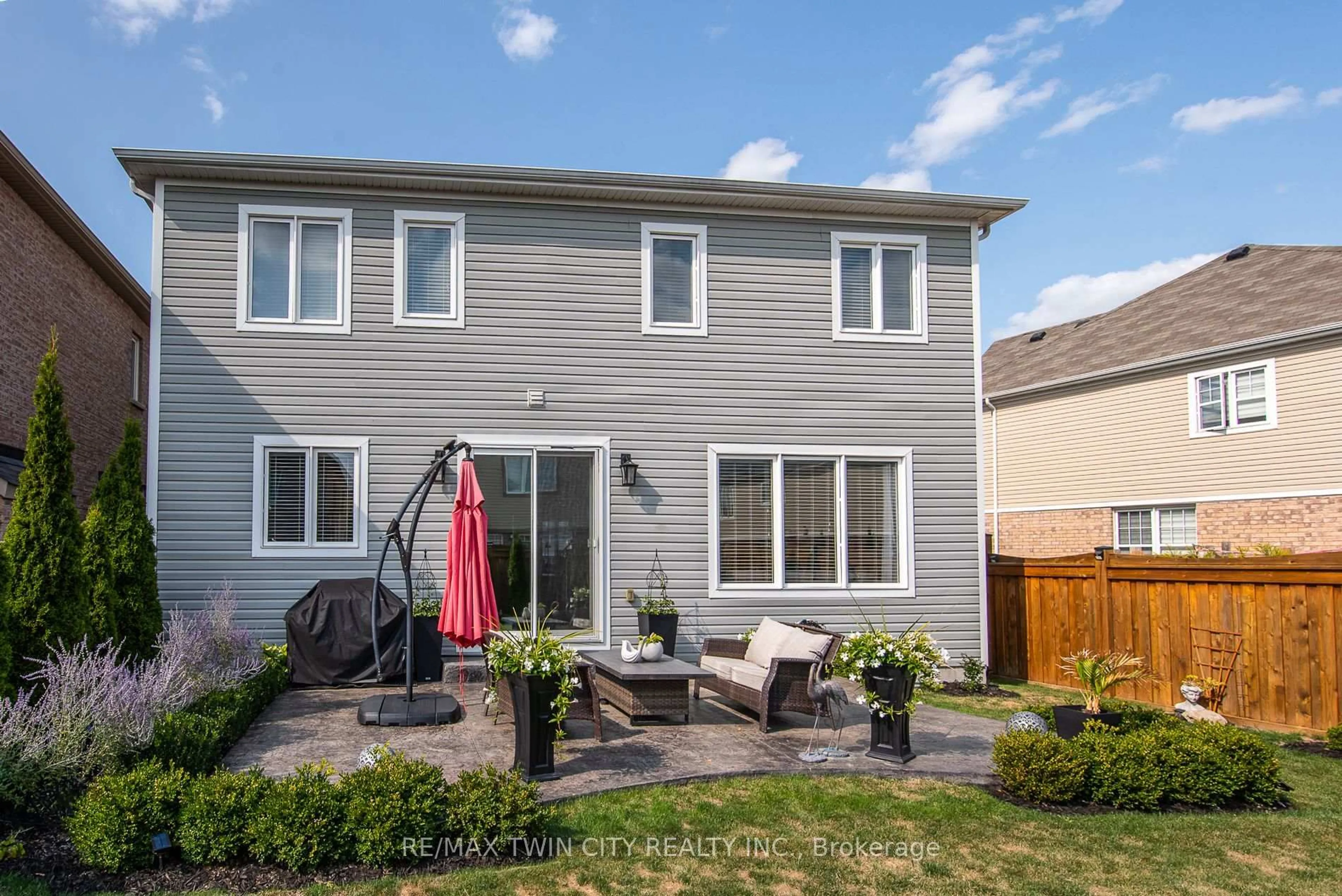 Patio, street for 232 Shady Glen Cres, Kitchener Ontario N2R 1P6