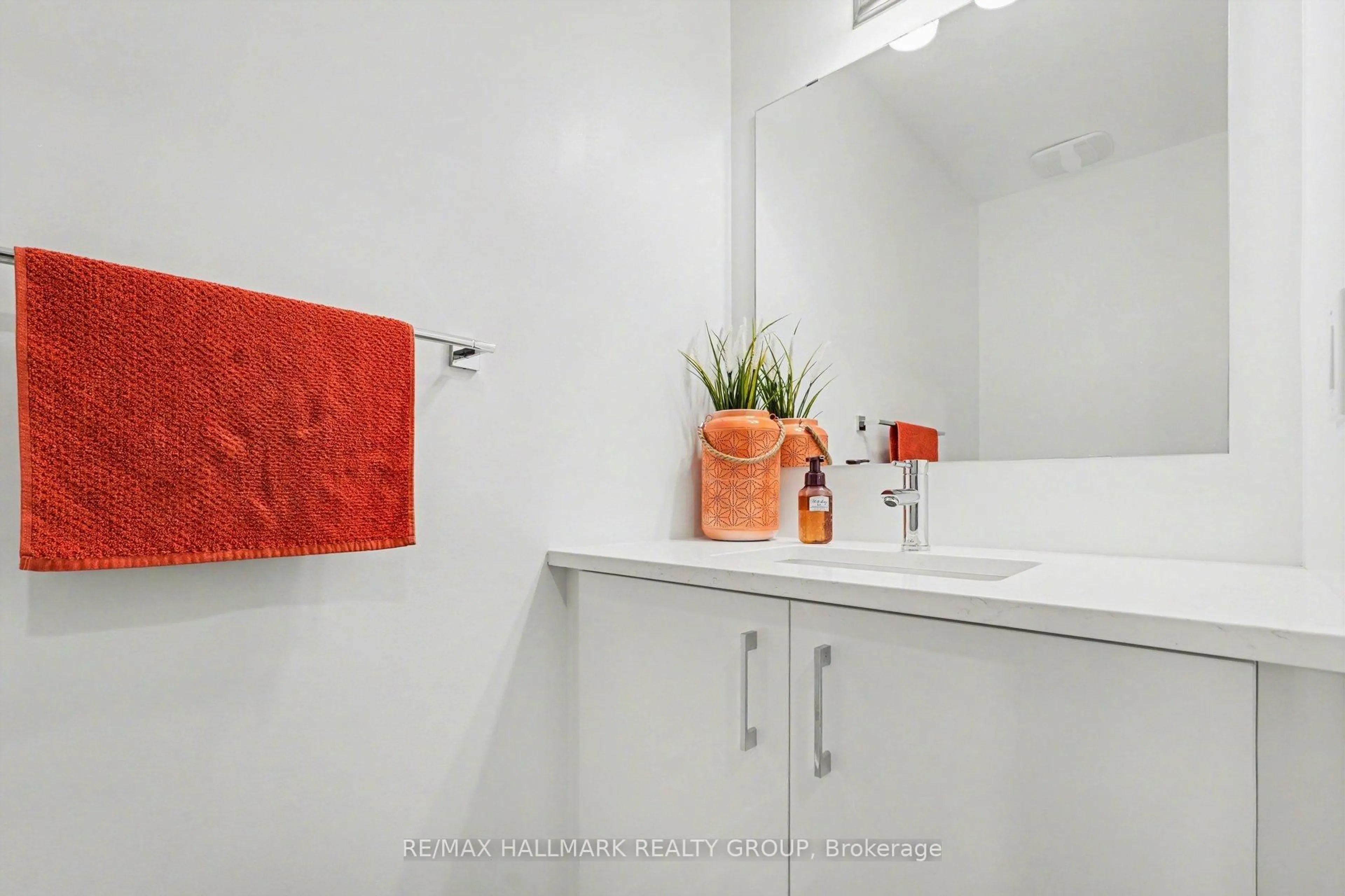 Standard bathroom, ceramic/tile floor for 61 Arinto Pl, Ottawa Ontario K2S 2R7