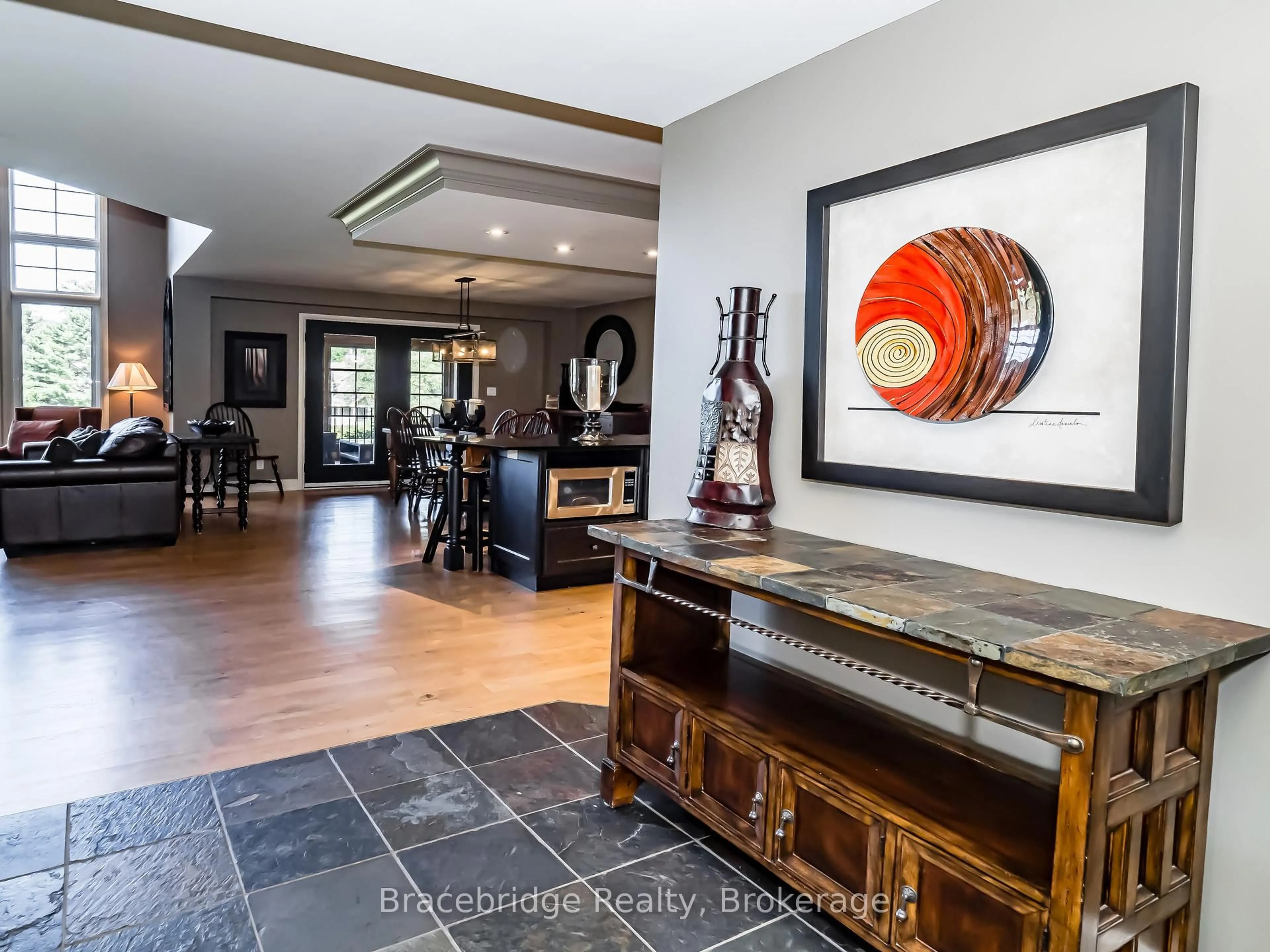 Indoor entryway for 3876 Muskoka Rd 118 Highway #Sandfield 4 W1, Muskoka Lakes Ontario P0B 1J0