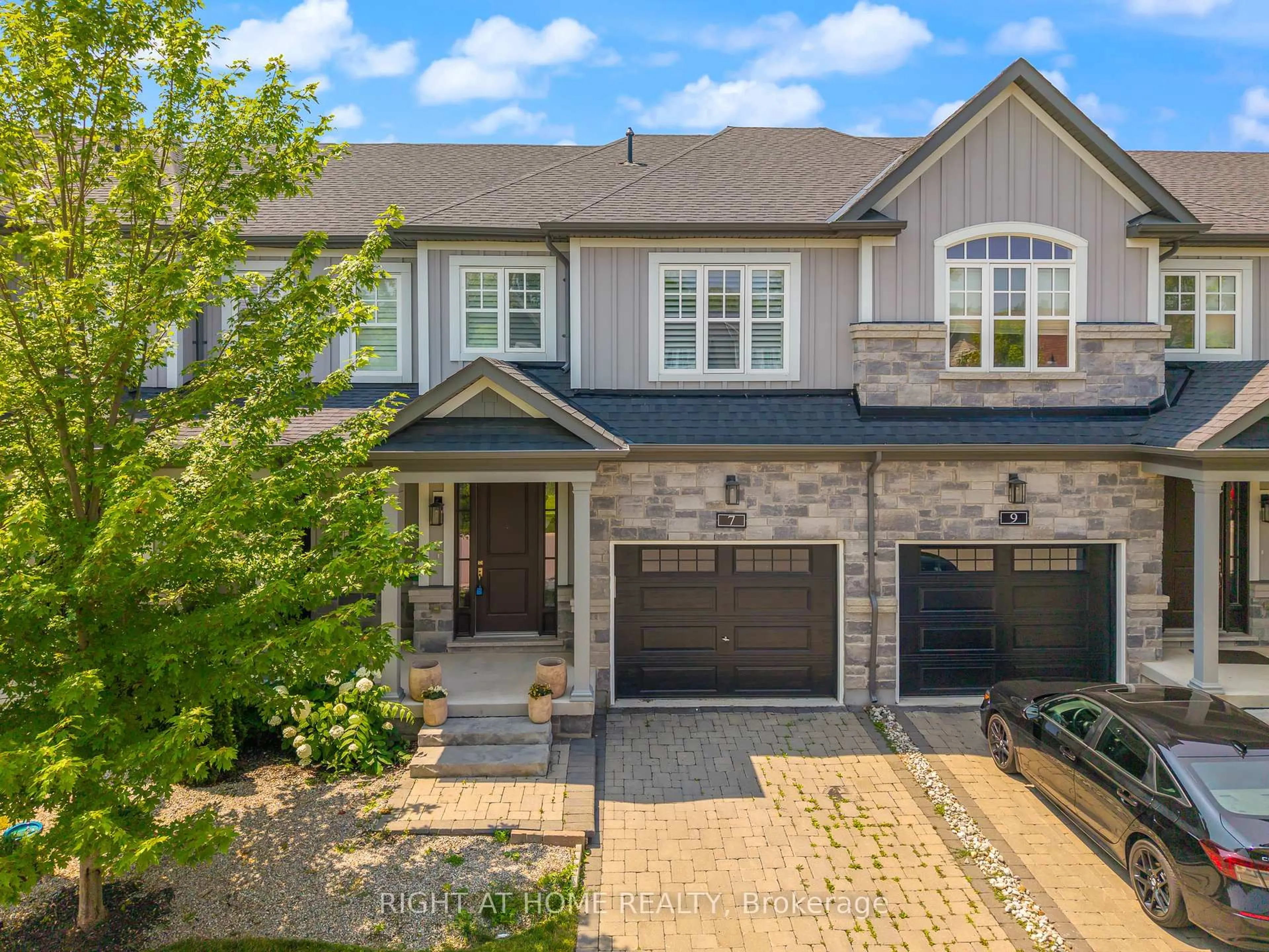 Home with brick exterior material, street for 7 Windsor Circ, Niagara-on-the-Lake Ontario L0S 1J0