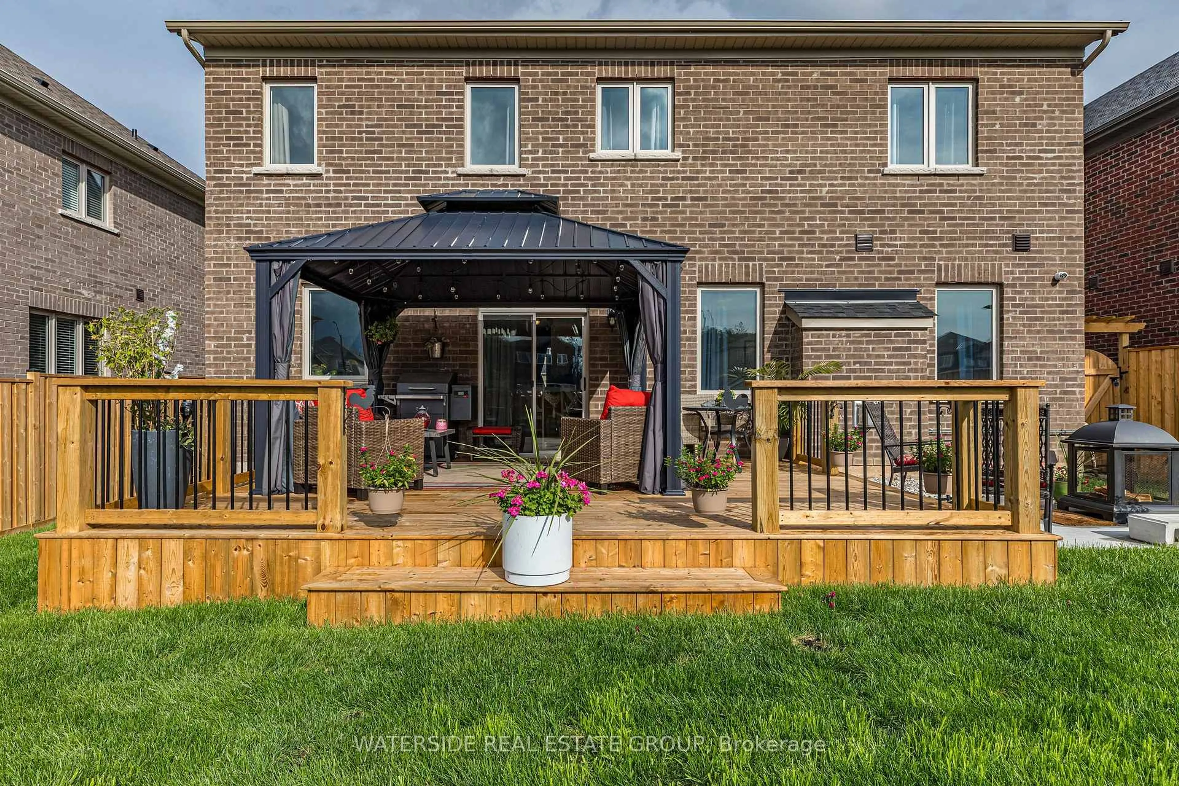 Patio, street for 38 Oriole Cres, Port Colborne Ontario L3K 6E2
