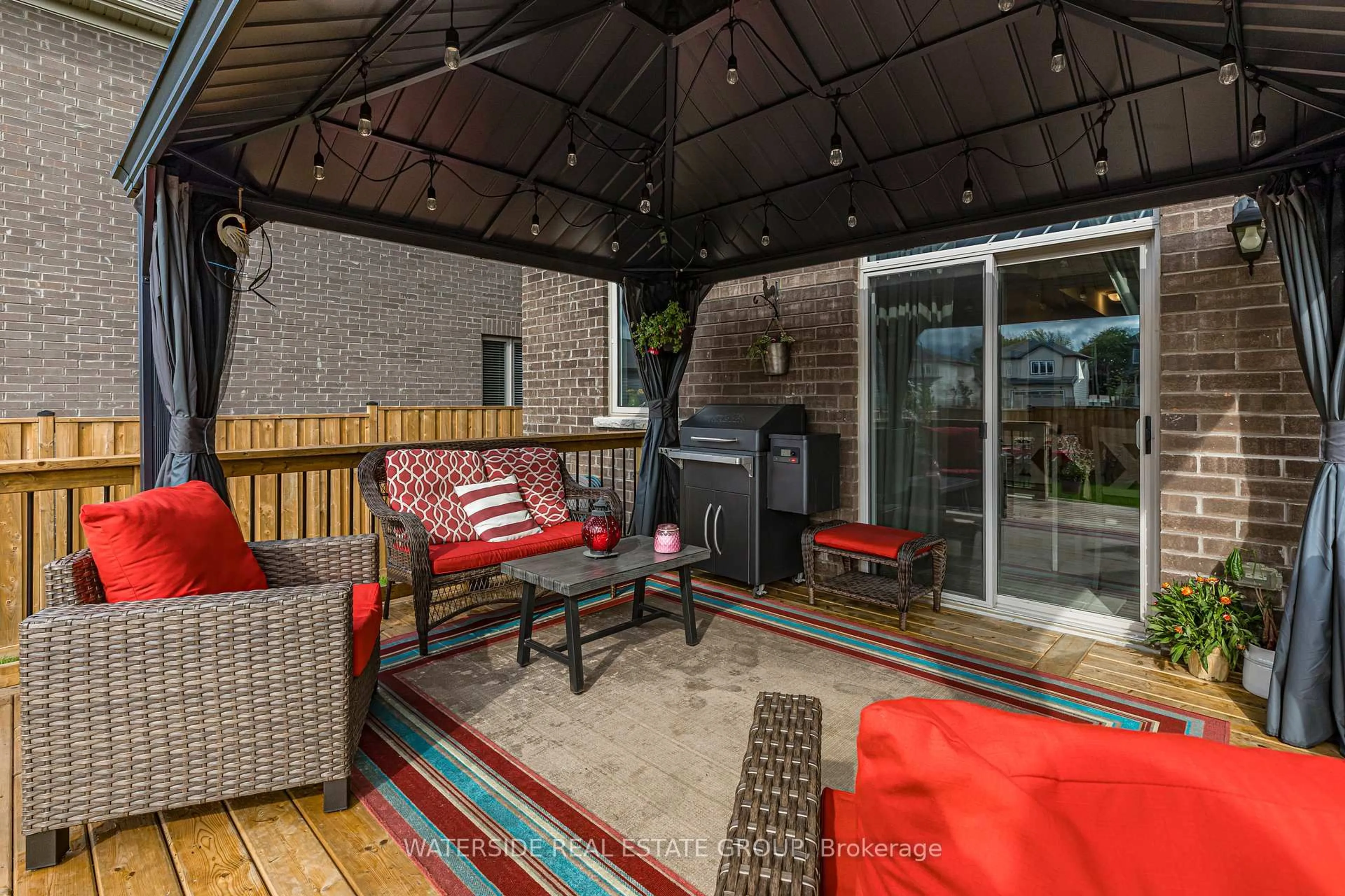 Patio, street for 38 Oriole Cres, Port Colborne Ontario L3K 6E2