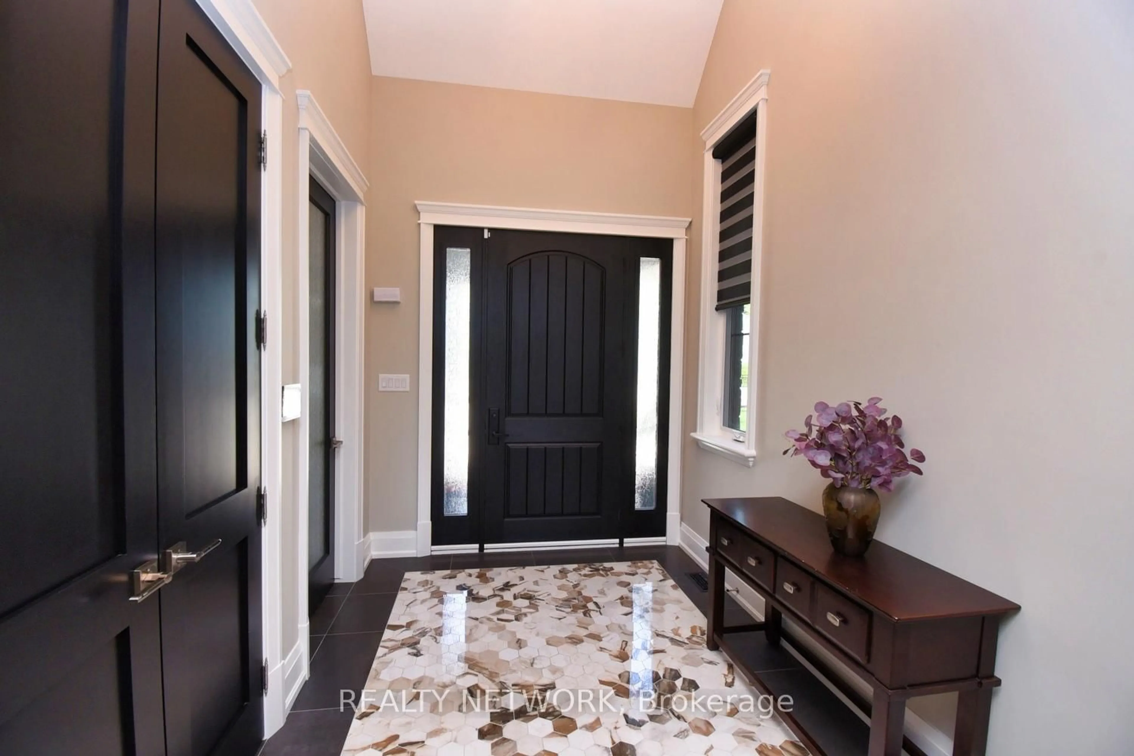 Indoor entryway for 68 Mountain Brow Blvd, Hamilton Ontario L8T 1A4