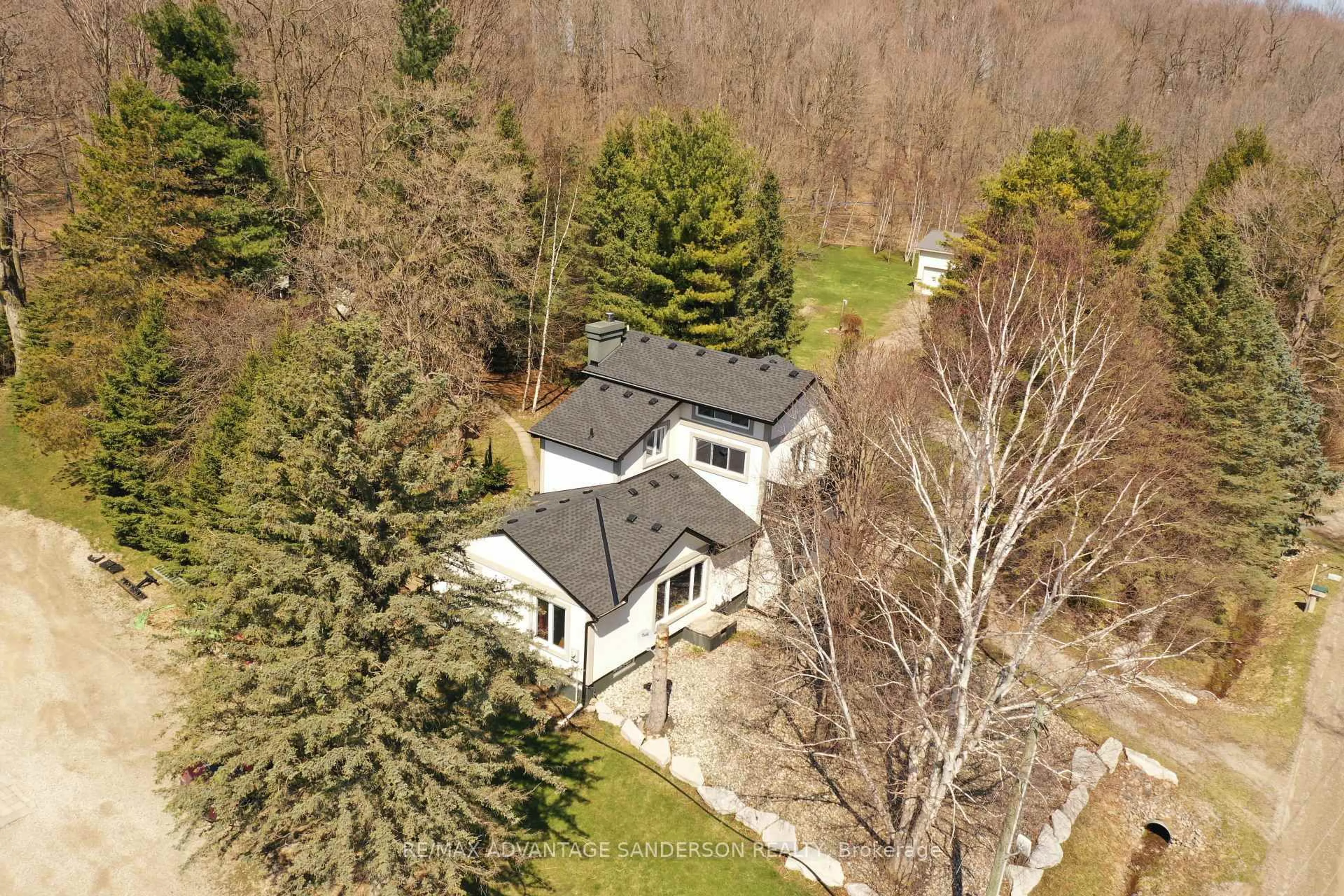 A pic from outside/outdoor area/front of a property/back of a property/a pic from drone, unknown for 9584 Melrose Dr, Middlesex Centre Ontario N0L 1R0