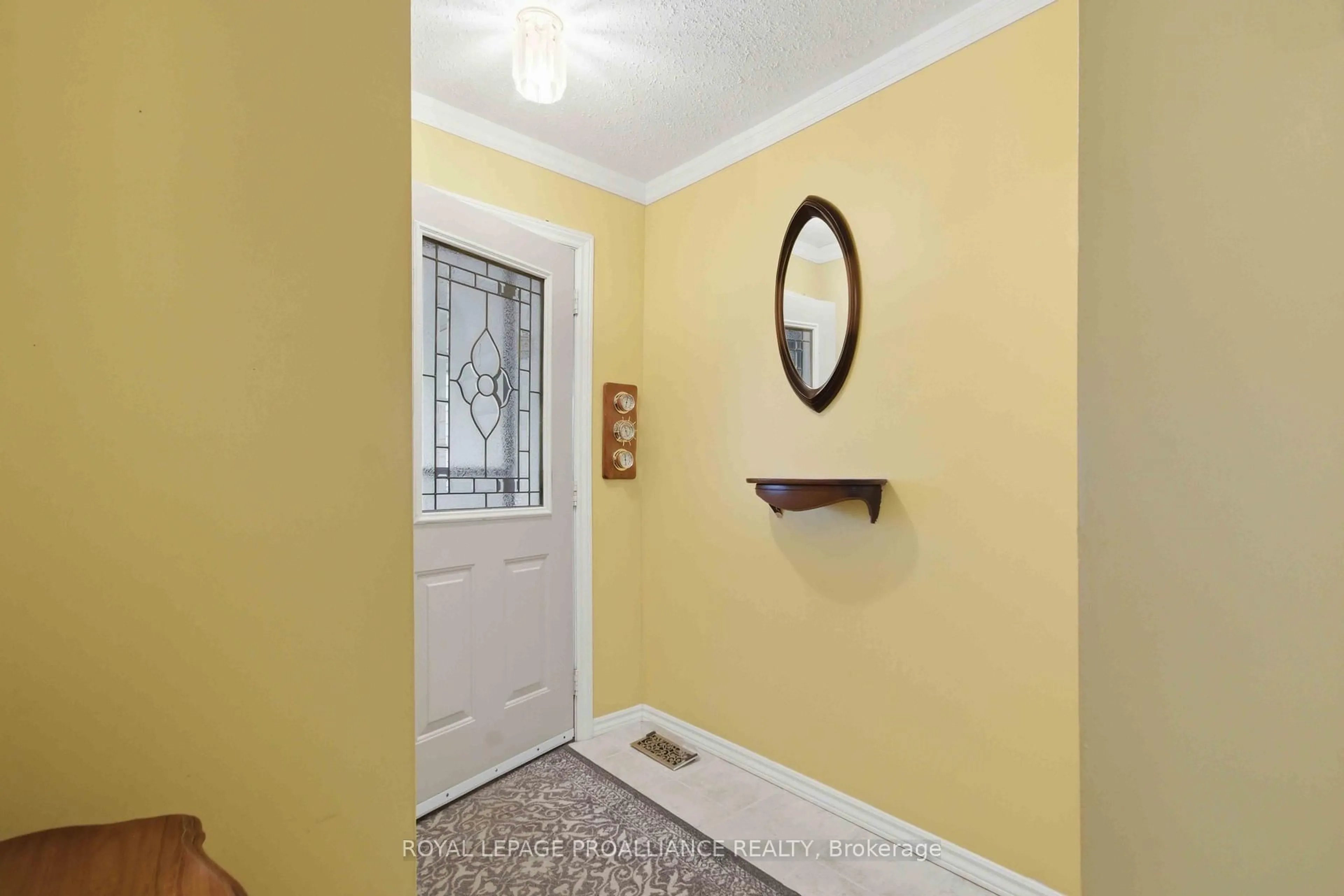 Indoor entryway for 21 Miron Rd, Quinte West Ontario K8V 3H9
