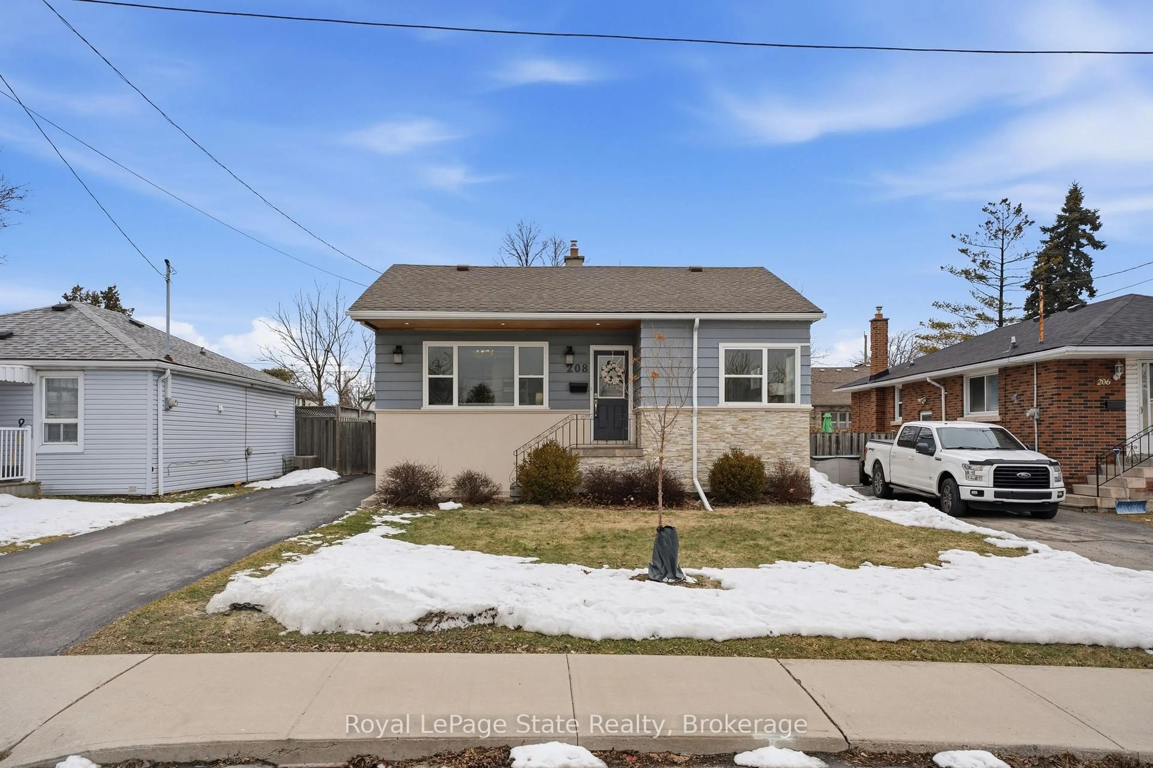 Unknown for 208 East 44th St, Hamilton Ontario L8T 3H6