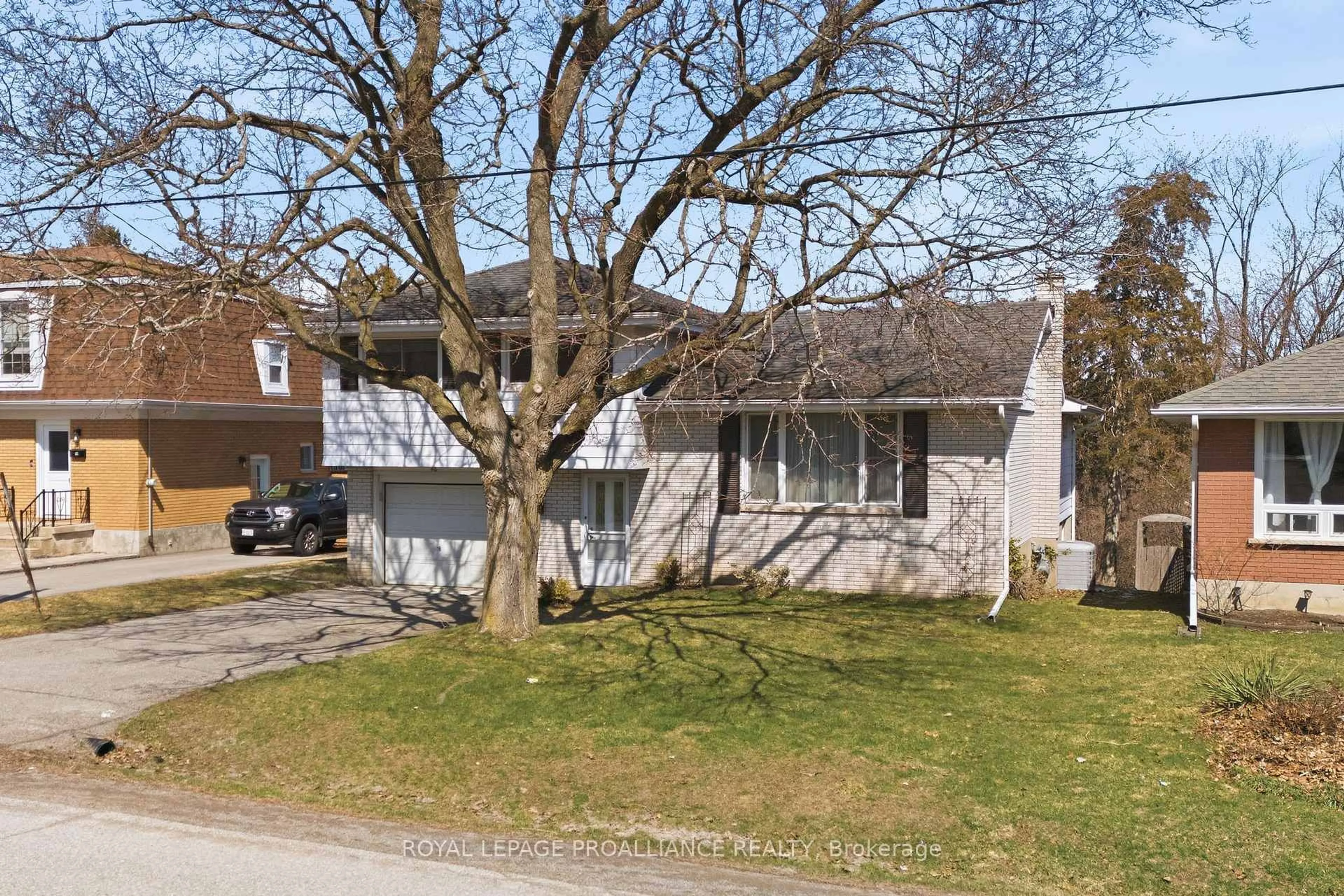 A pic from outside/outdoor area/front of a property/back of a property/a pic from drone, street for 46 Edgehill Rd, Belleville Ontario K8N 2L1